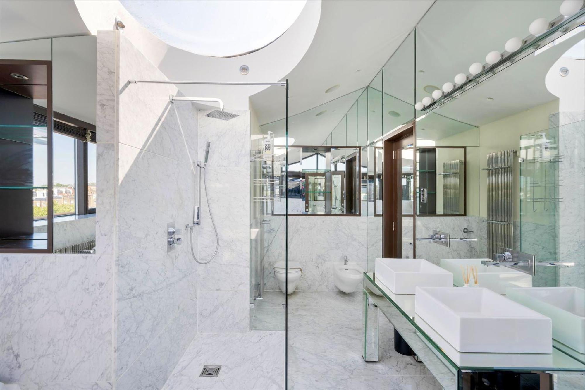Three Bedroom Penthouse With Roof Terrace In South Kensington