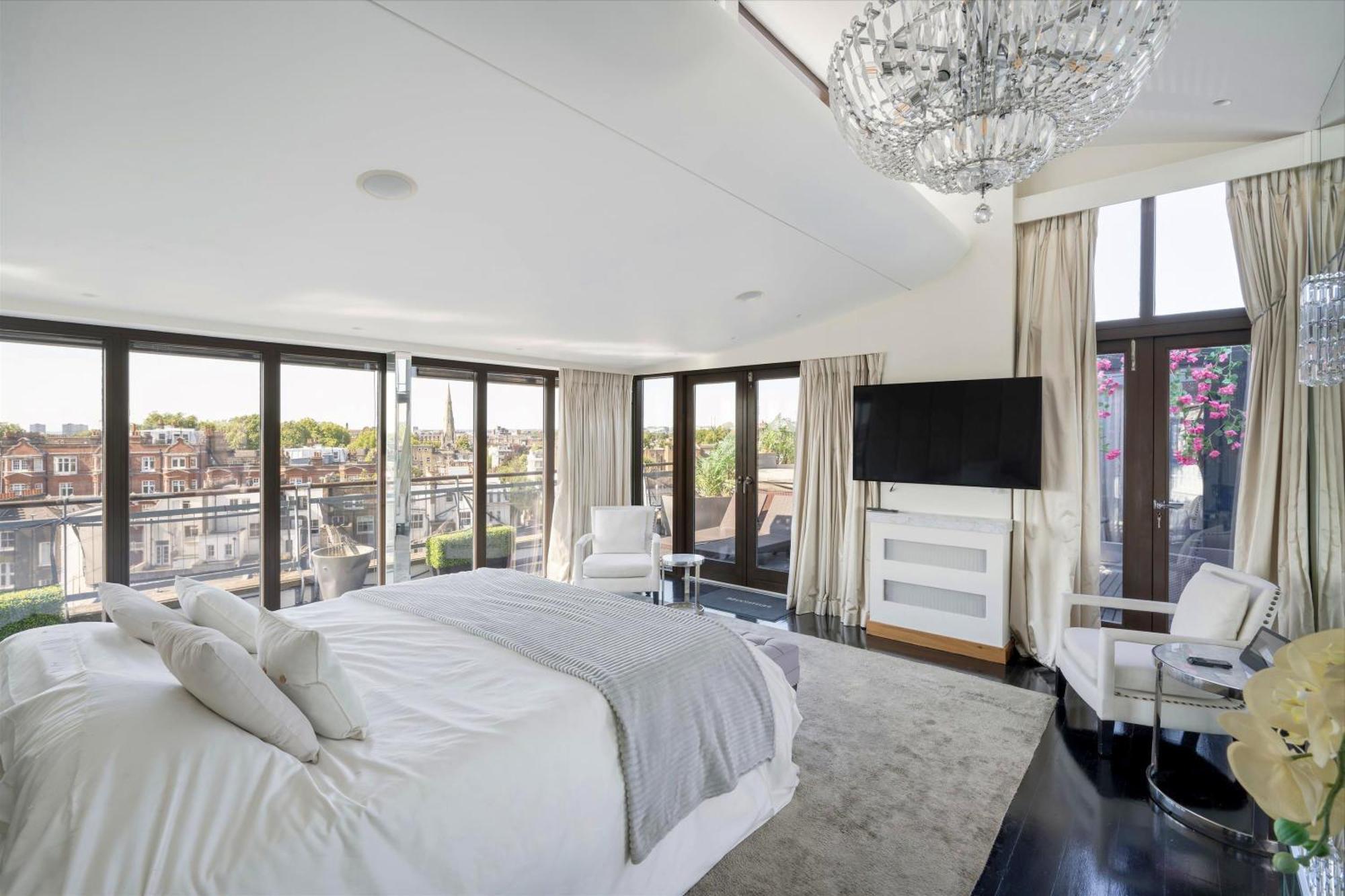 Three Bedroom Penthouse With Roof Terrace In South Kensington Holiday home