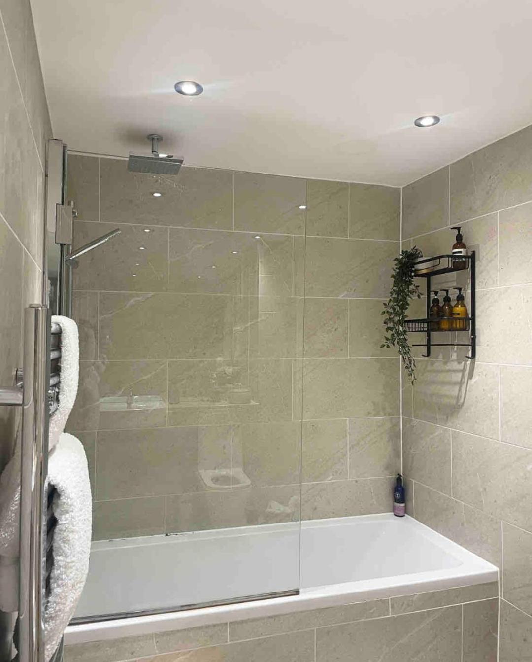 Beautiful Bright 3-bed Next To Station Holiday home *