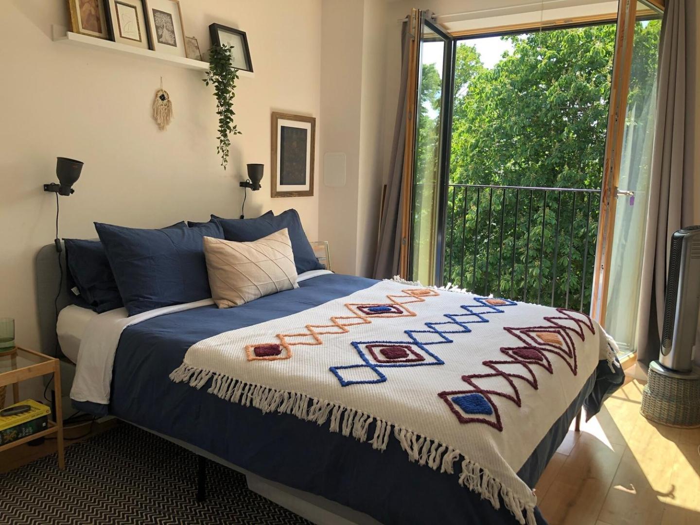 Beautiful Bright 3-bed Next To Station Holiday home *