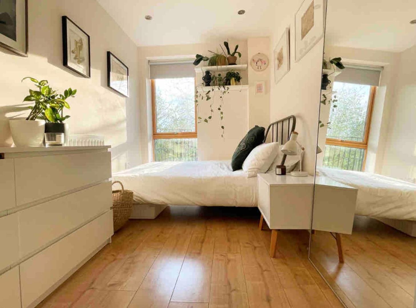 Holiday home Beautiful Bright 3-bed Next To Station *