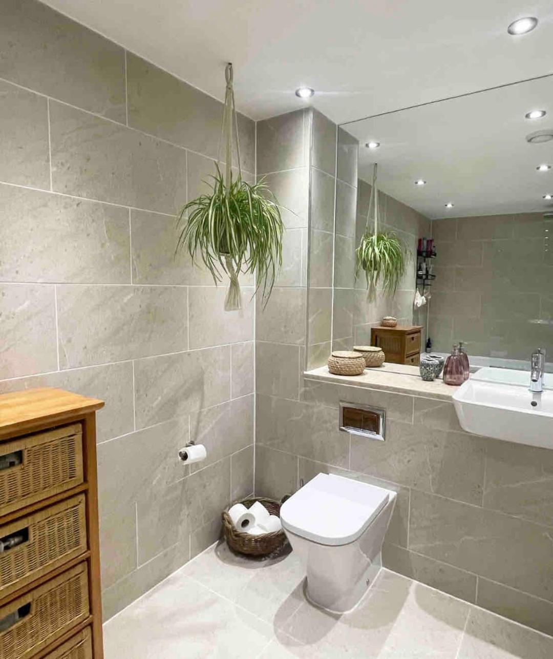 Holiday home Beautiful Bright 3-bed Next To Station London