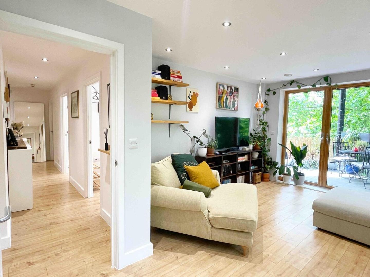 Beautiful Bright 3-bed Next To Station London