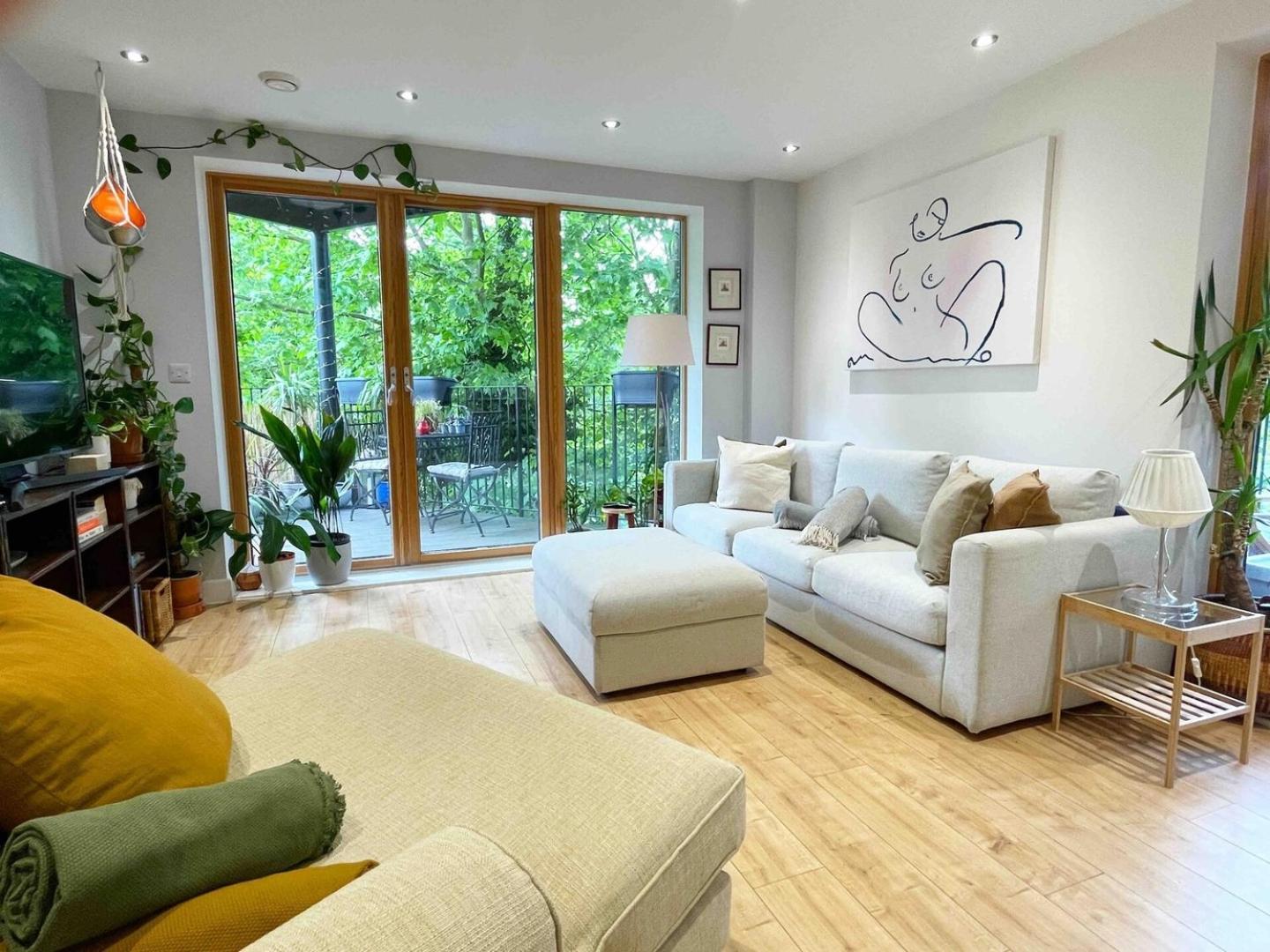 Holiday home Beautiful Bright 3-bed Next To Station London
