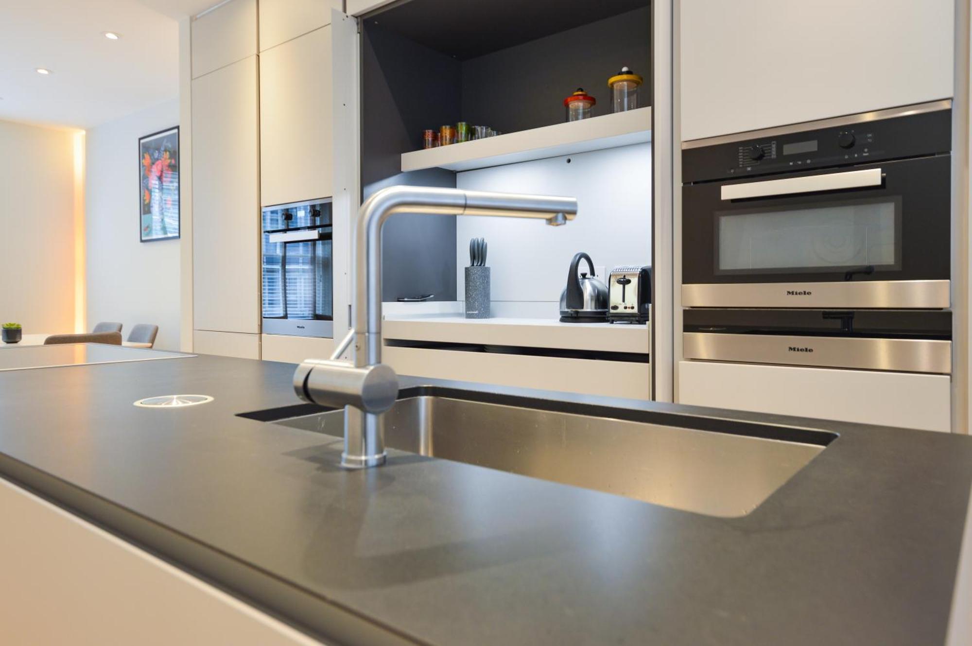Noho 132 Serviced By Concept Apartment London