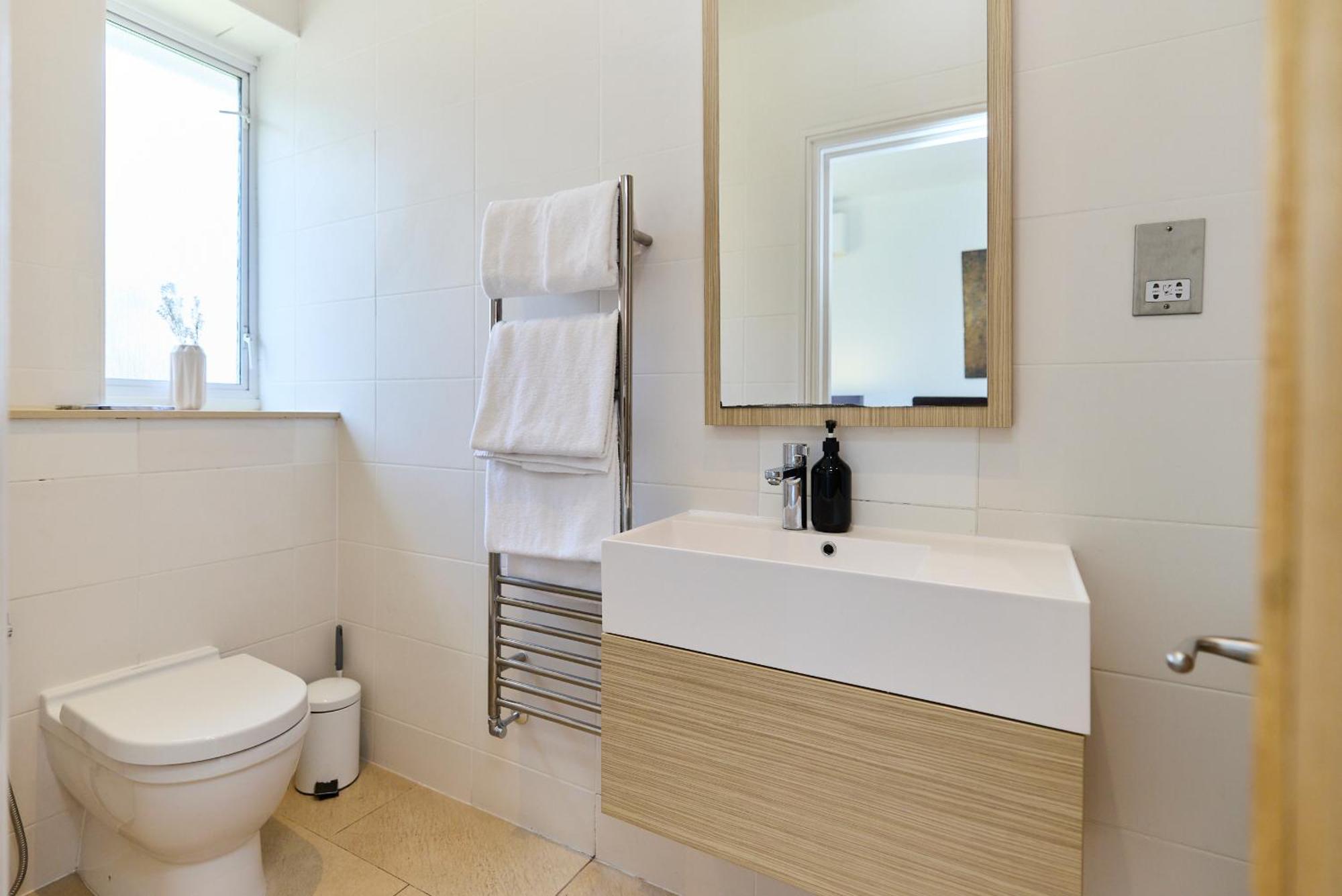 The Porchester Gardens - Modern & Bright 4bdr With Garden And Parking London
