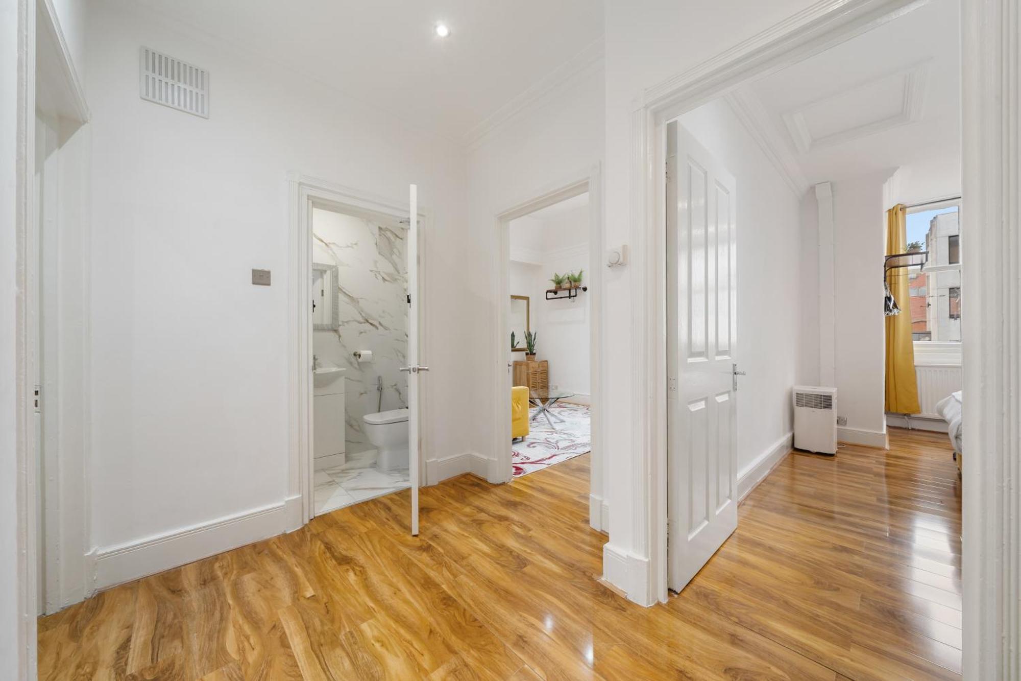 Modern 2-bedroom On Oxford Street 8gc Apartment