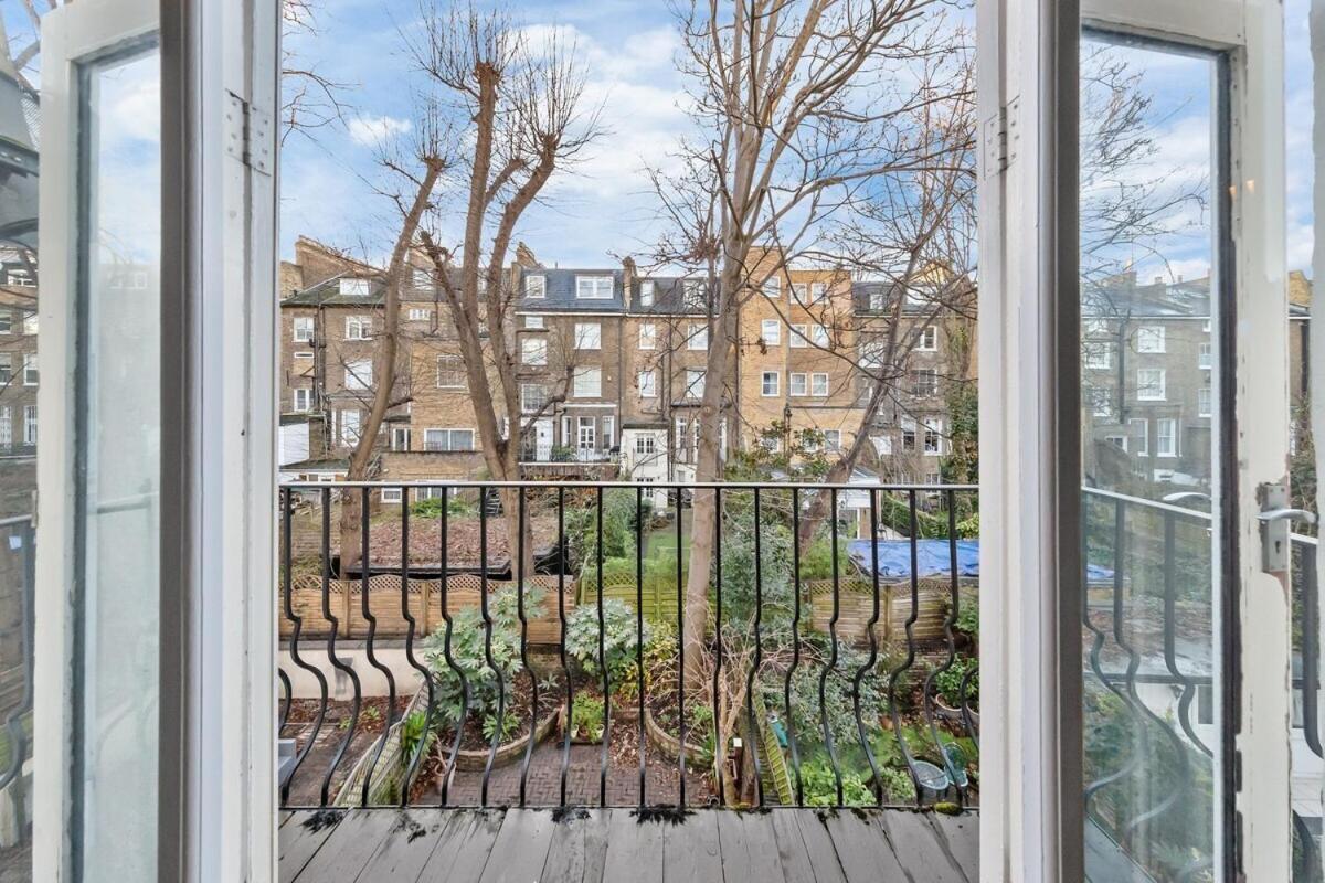 Luxurious 3 Bedroom Flat With Balcony In Kensington For 7 Next To Station Near Harrods Londres