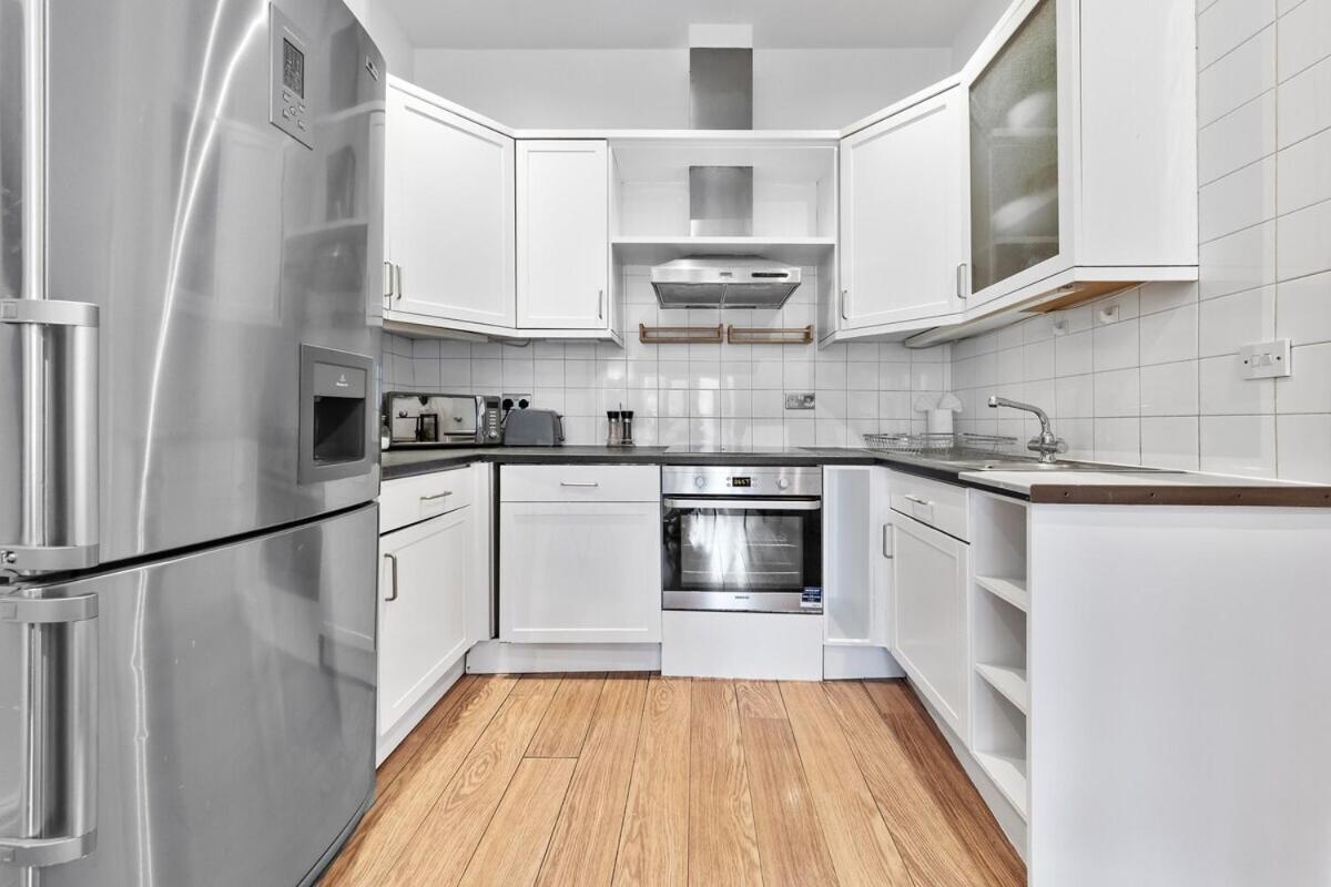 Luxurious 3 Bedroom Flat With Balcony In Kensington For 7 Next To Station Near Harrods Apartamento