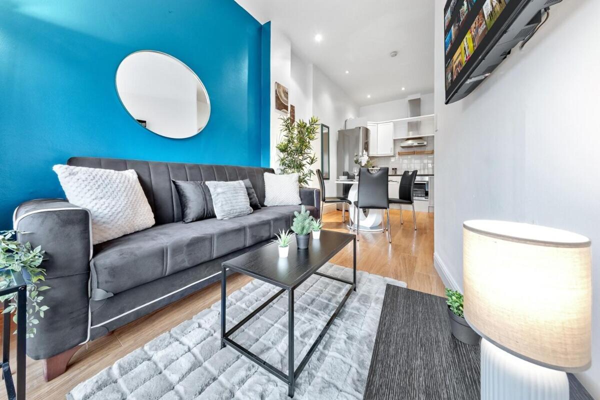 Luxurious 3 Bedroom Flat With Balcony In Kensington For 7 Next To Station Near Harrods * Londres