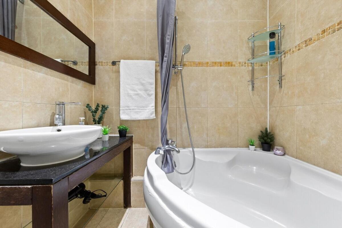 Apartamento Luxurious 3 Bedroom Flat With Balcony In Kensington For 7 Next To Station Near Harrods Londres