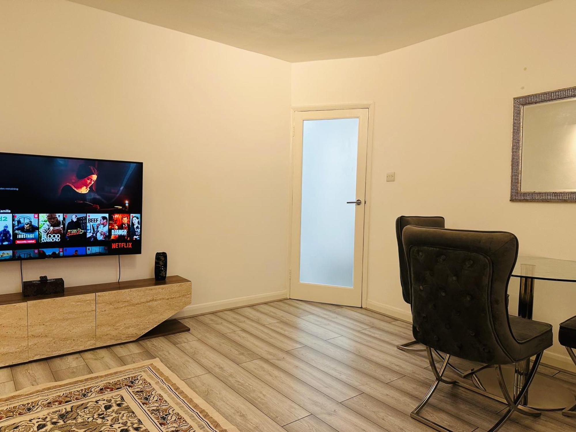 Entire 2-bedroom Flat Close To Hyde Park, Paddington Station, Bayswater And Queensway Station Apartment London