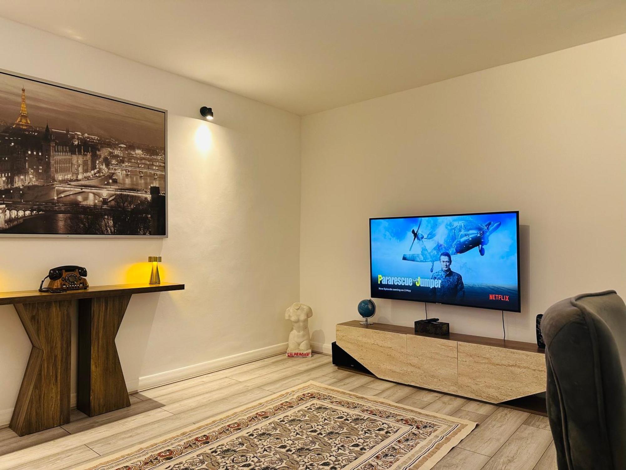 Entire 2-bedroom Flat Close To Hyde Park, Paddington Station, Bayswater And Queensway Station *