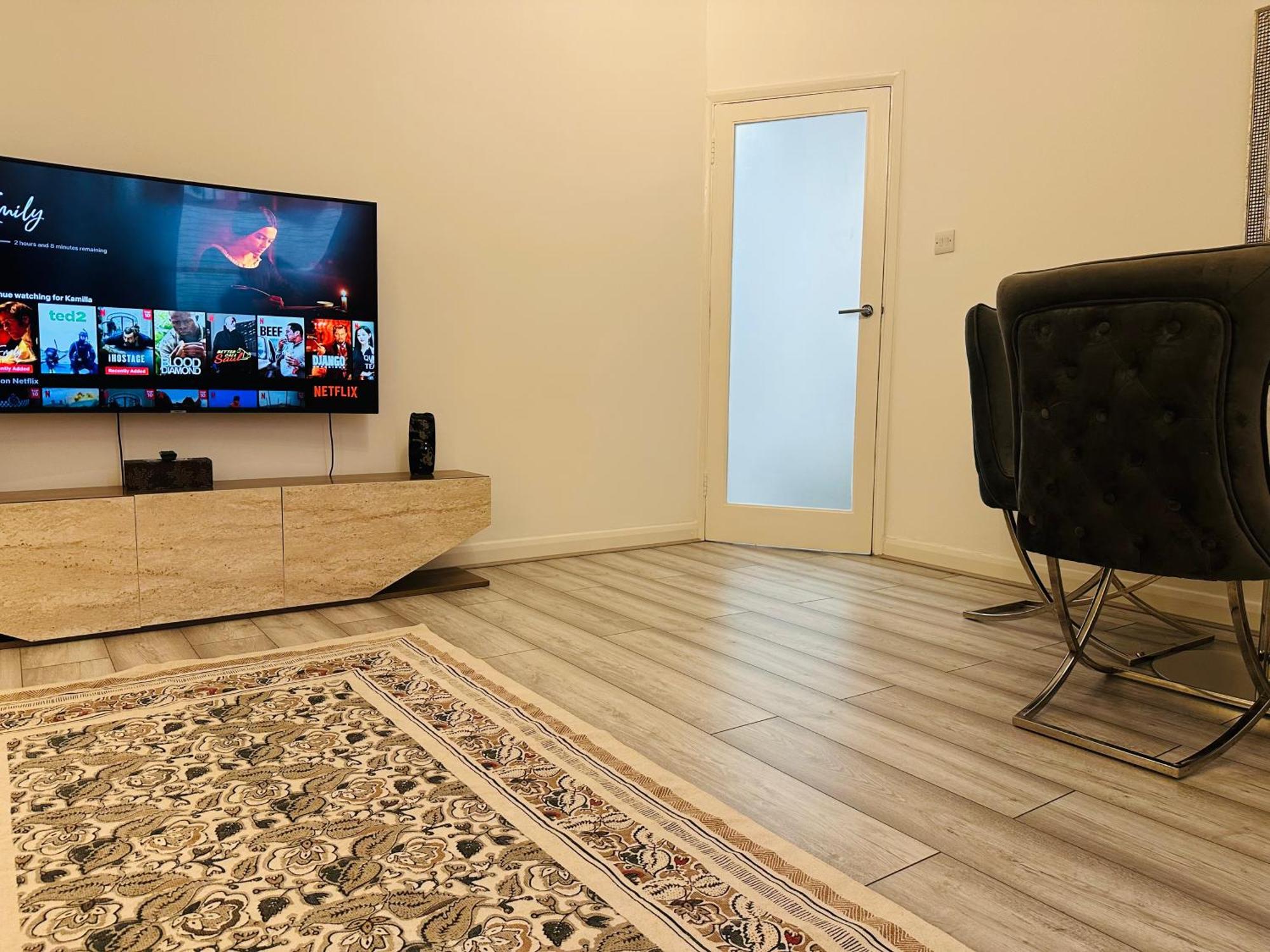 Entire 2-bedroom Flat Close To Hyde Park, Paddington Station, Bayswater And Queensway Station London