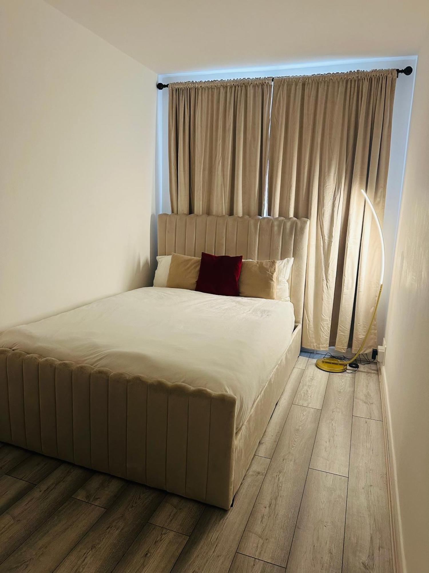 Entire 2-bedroom Flat Close To Hyde Park, Paddington Station, Bayswater And Queensway Station