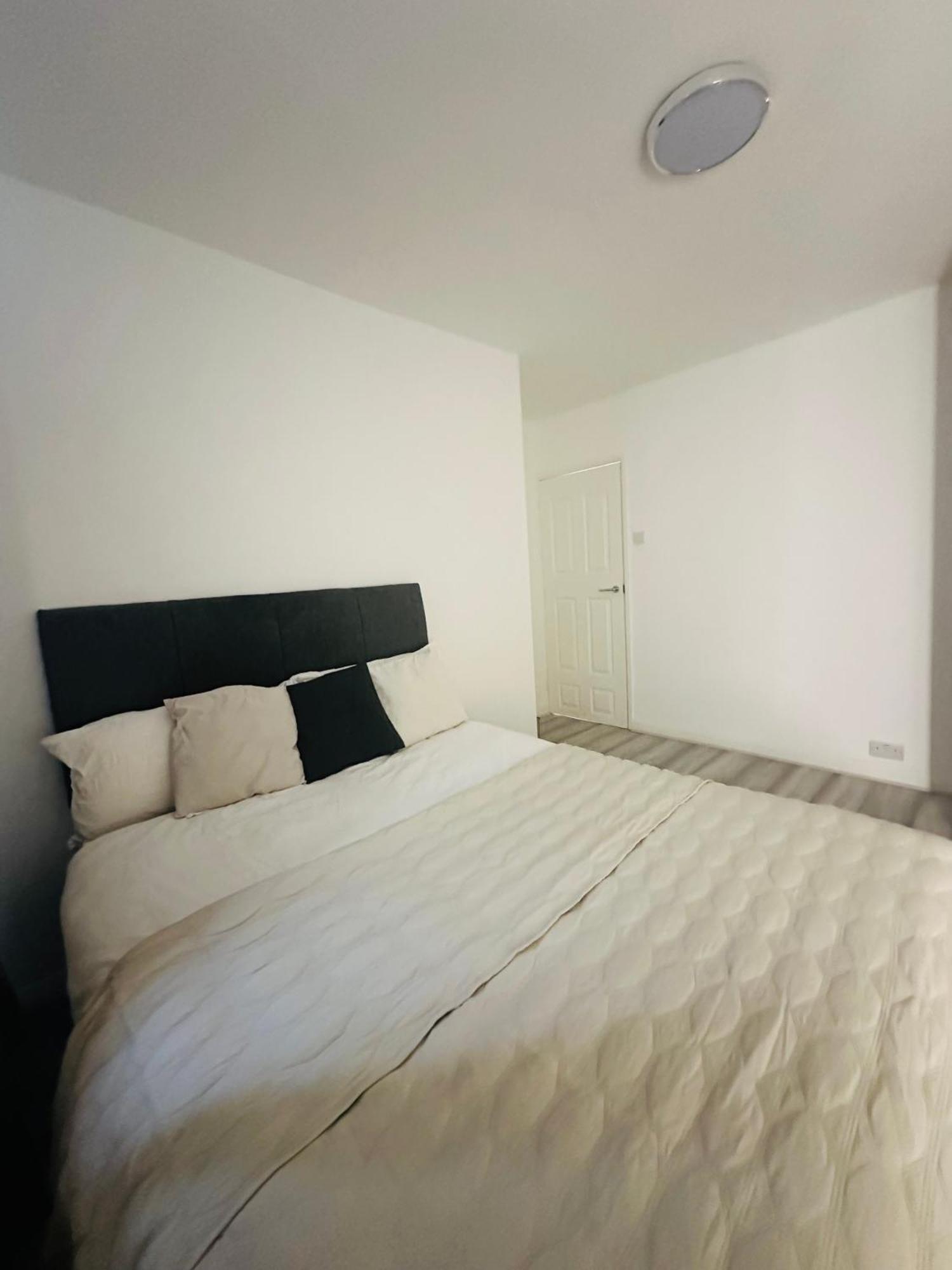 Apartment Entire 2-bedroom Flat Close To Hyde Park, Paddington Station, Bayswater And Queensway Station *