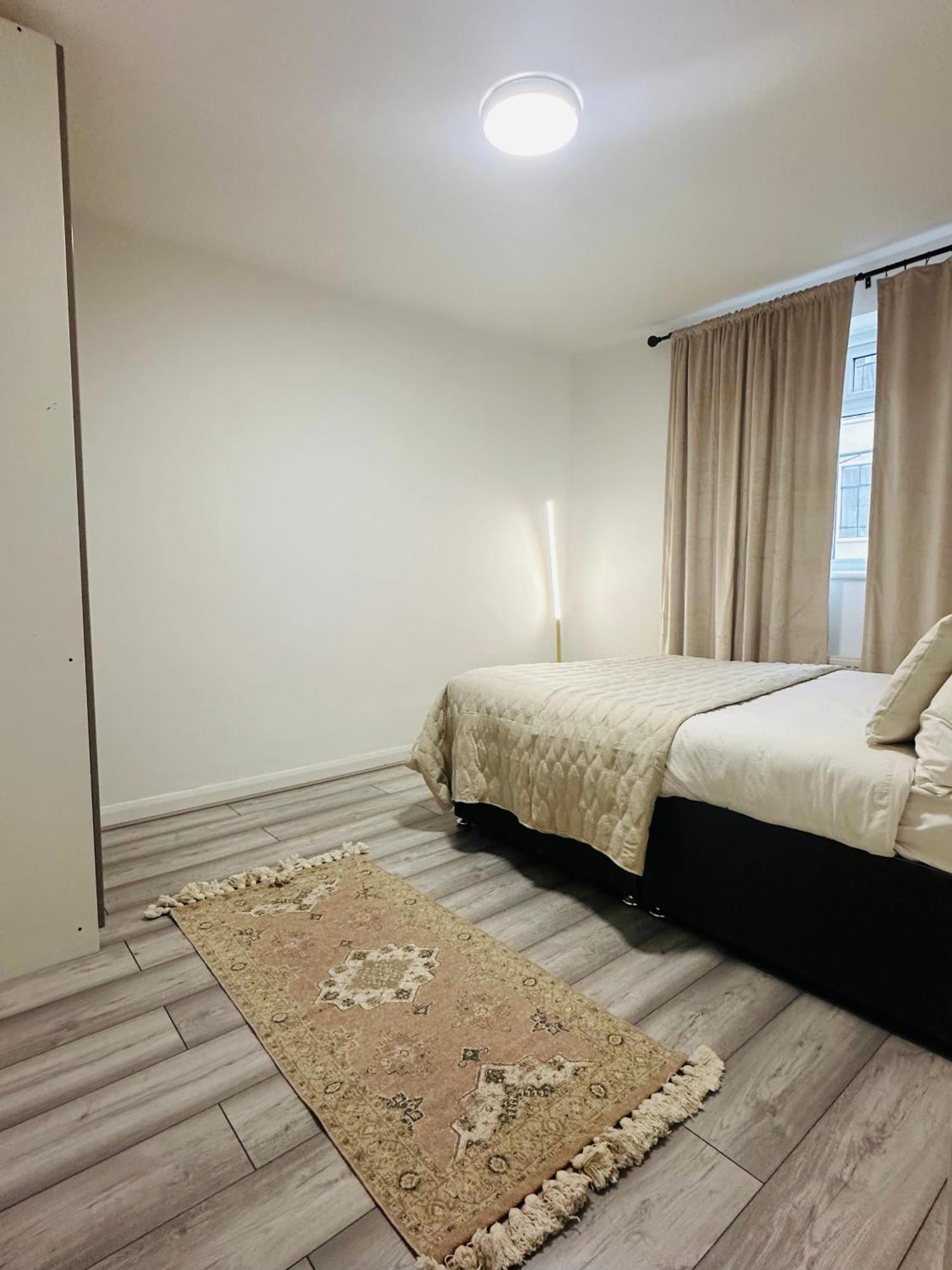 Entire 2-bedroom Flat Close To Hyde Park, Paddington Station, Bayswater And Queensway Station *