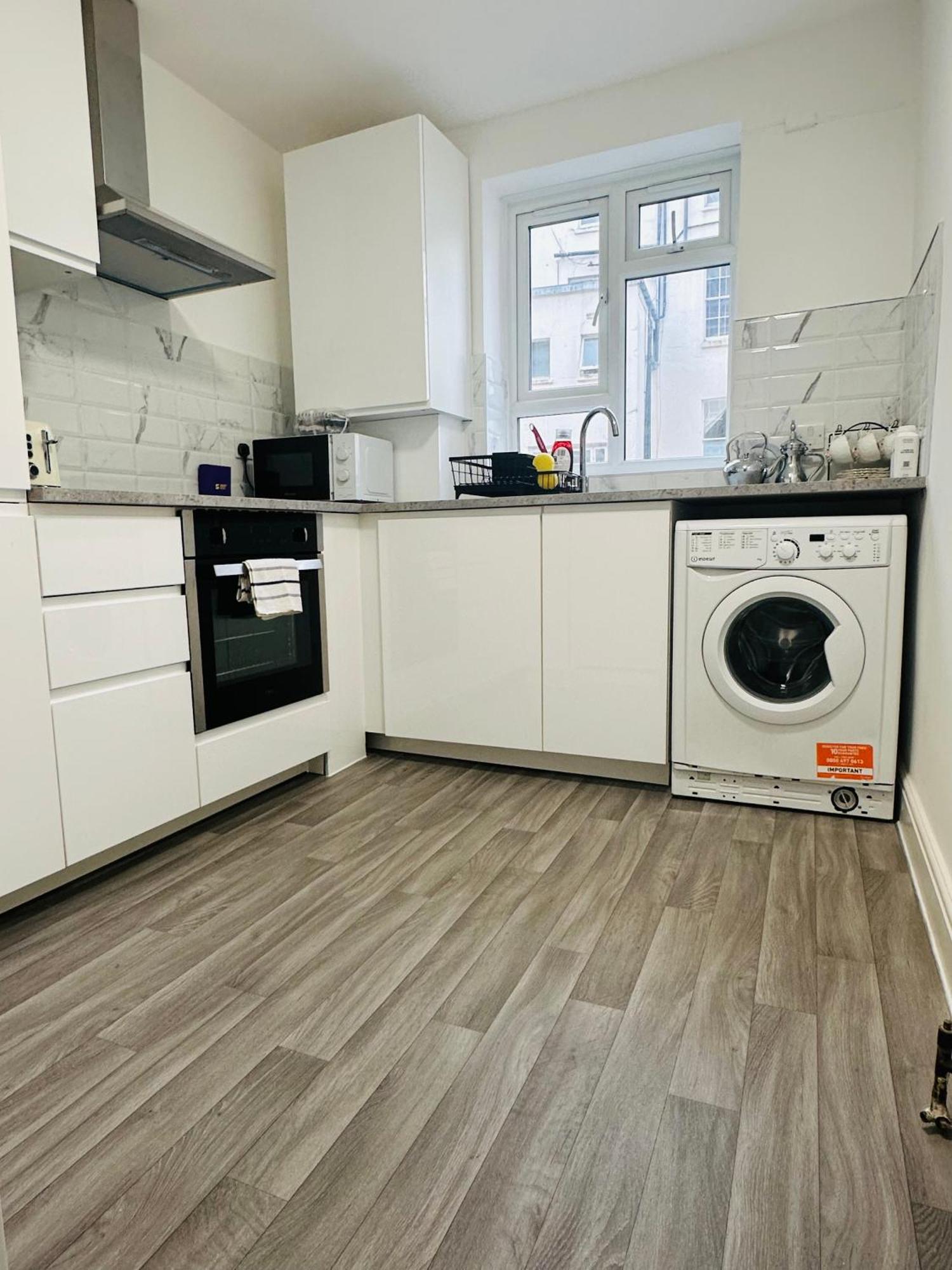 Entire 2-bedroom Flat Close To Hyde Park, Paddington Station, Bayswater And Queensway Station * London