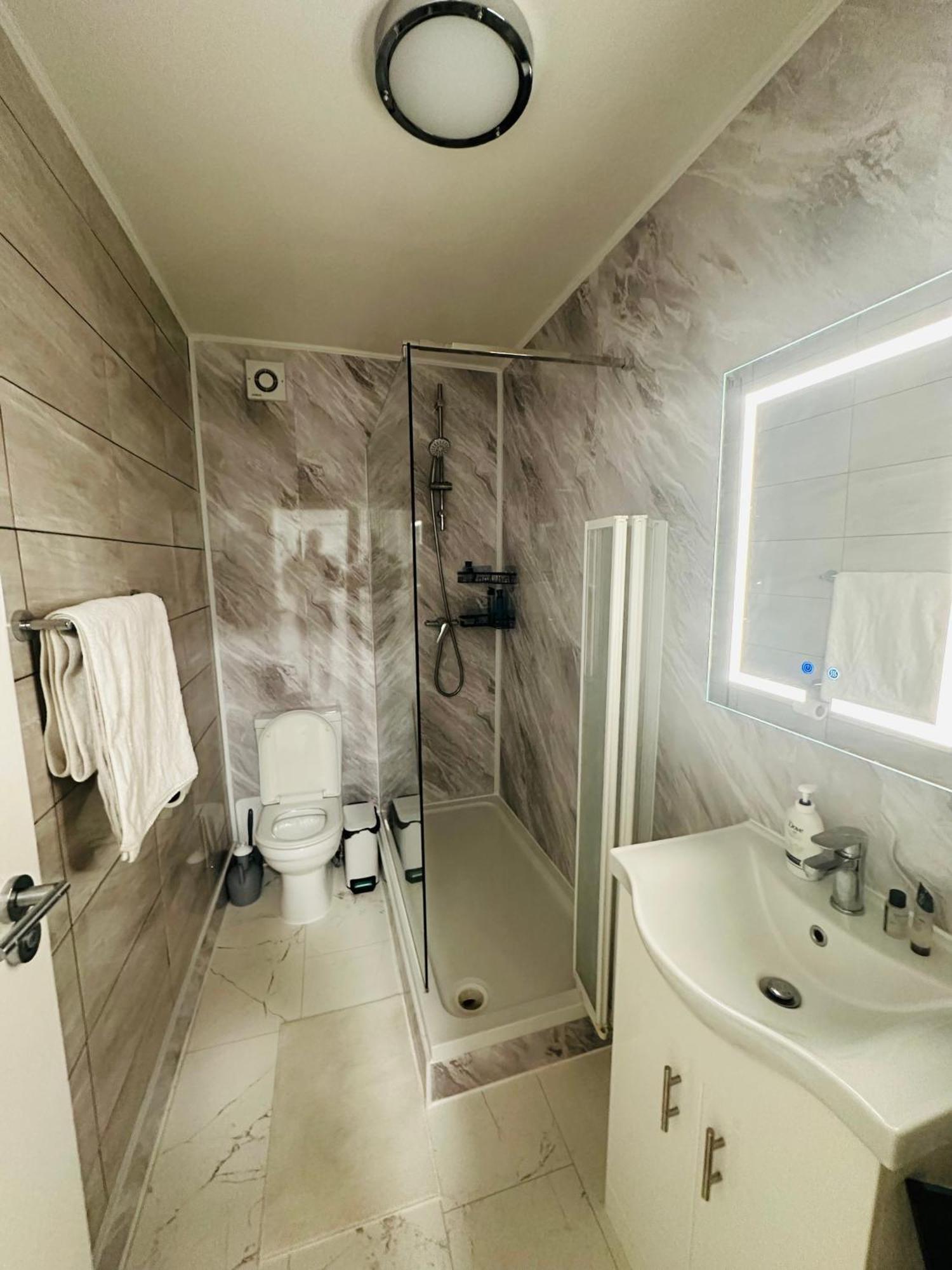 Entire 2-bedroom Flat Close To Hyde Park, Paddington Station, Bayswater And Queensway Station Apartment London