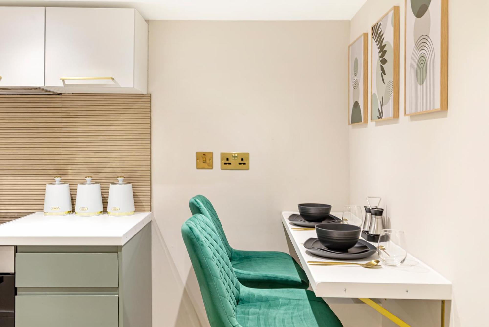 Stylish Gem Next Transport Easy Access Ctr * London