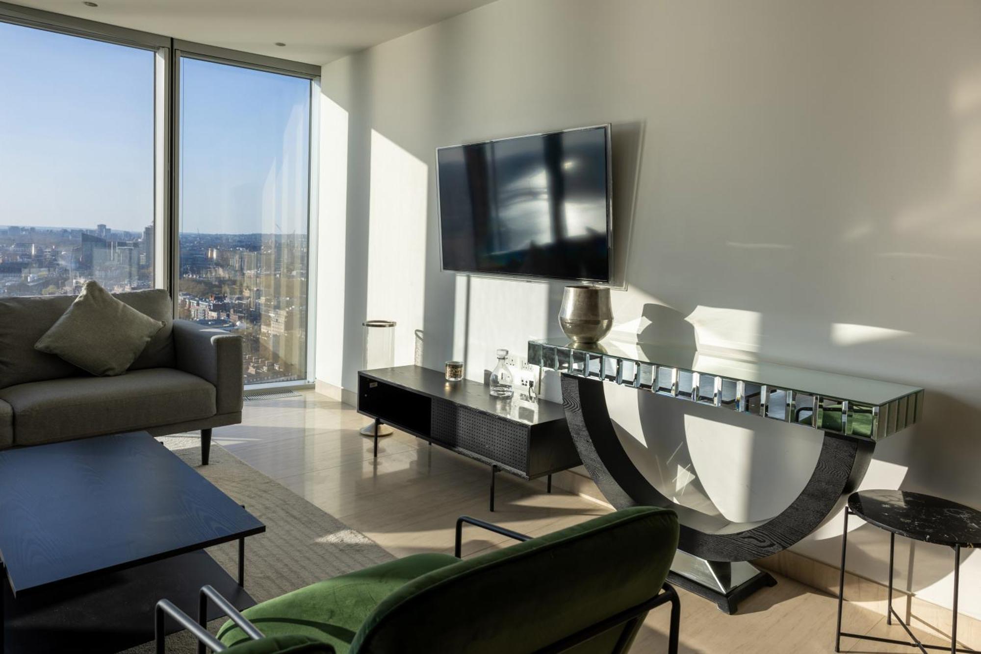 Luxury With Pool, Gym, Spa, Free Parking 3 Bedroom Apartamento Londres