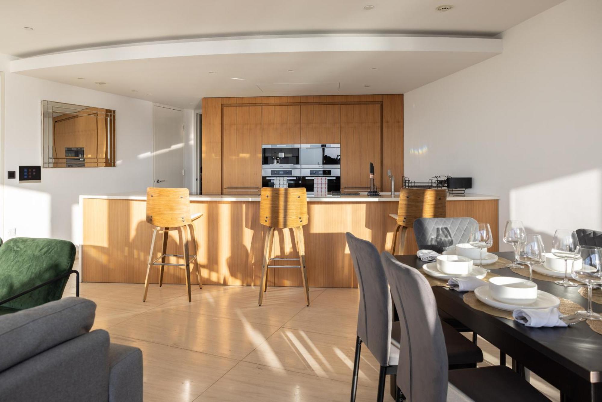 Luxury With Pool, Gym, Spa, Free Parking 3 Bedroom Apartamento *
