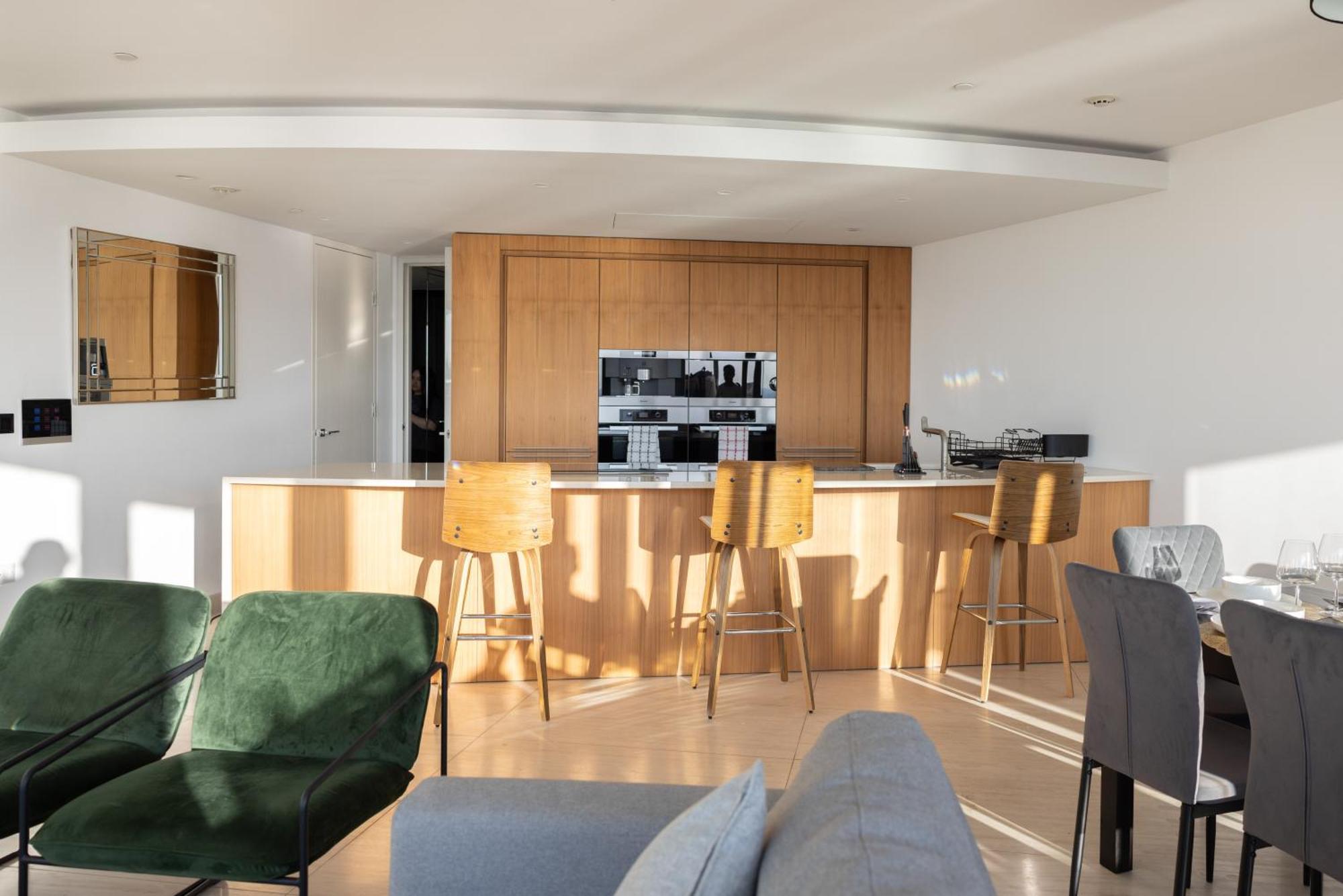 Luxury With Pool, Gym, Spa, Free Parking 3 Bedroom Apartamento