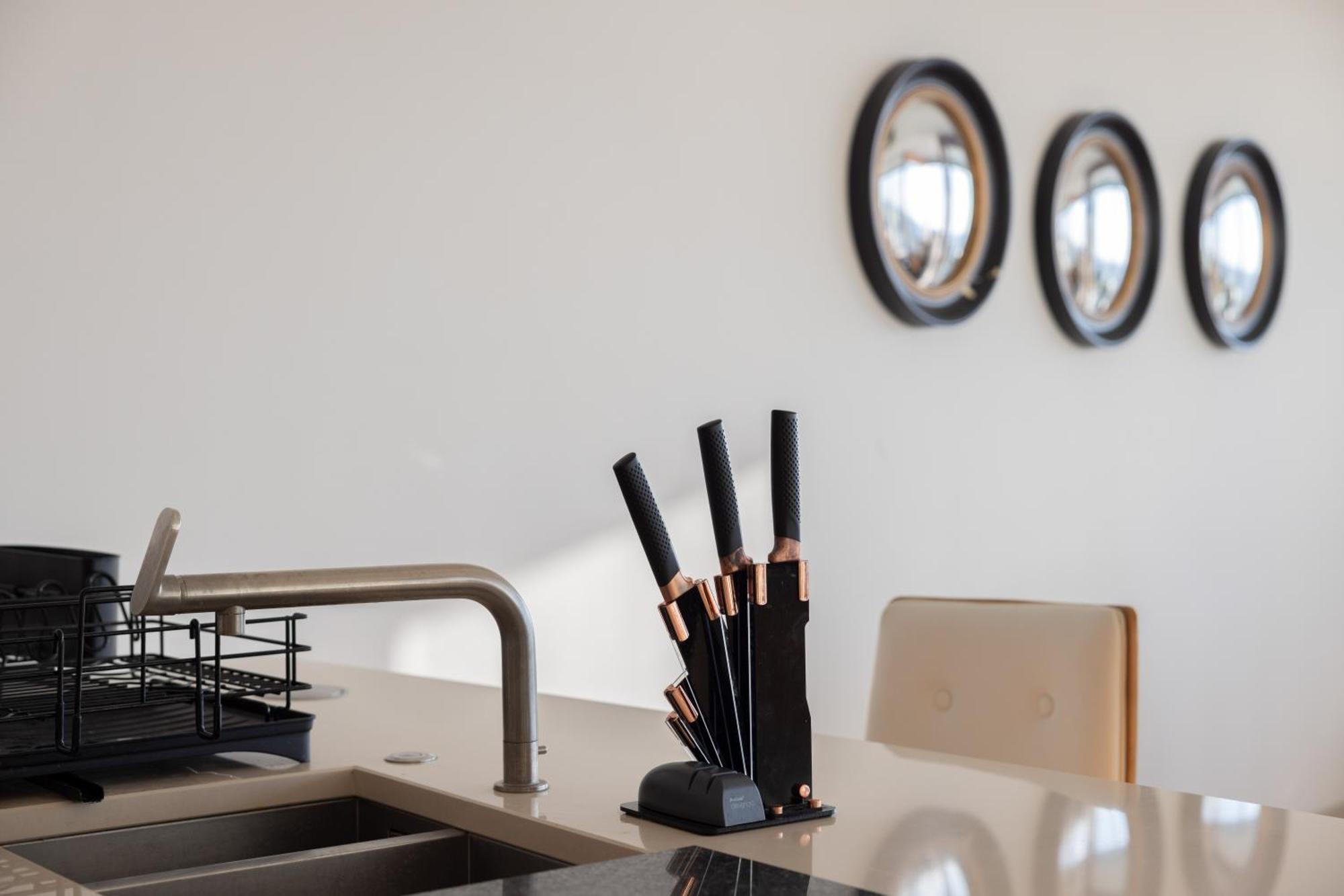 Apartamento Luxury With Pool, Gym, Spa, Free Parking 3 Bedroom