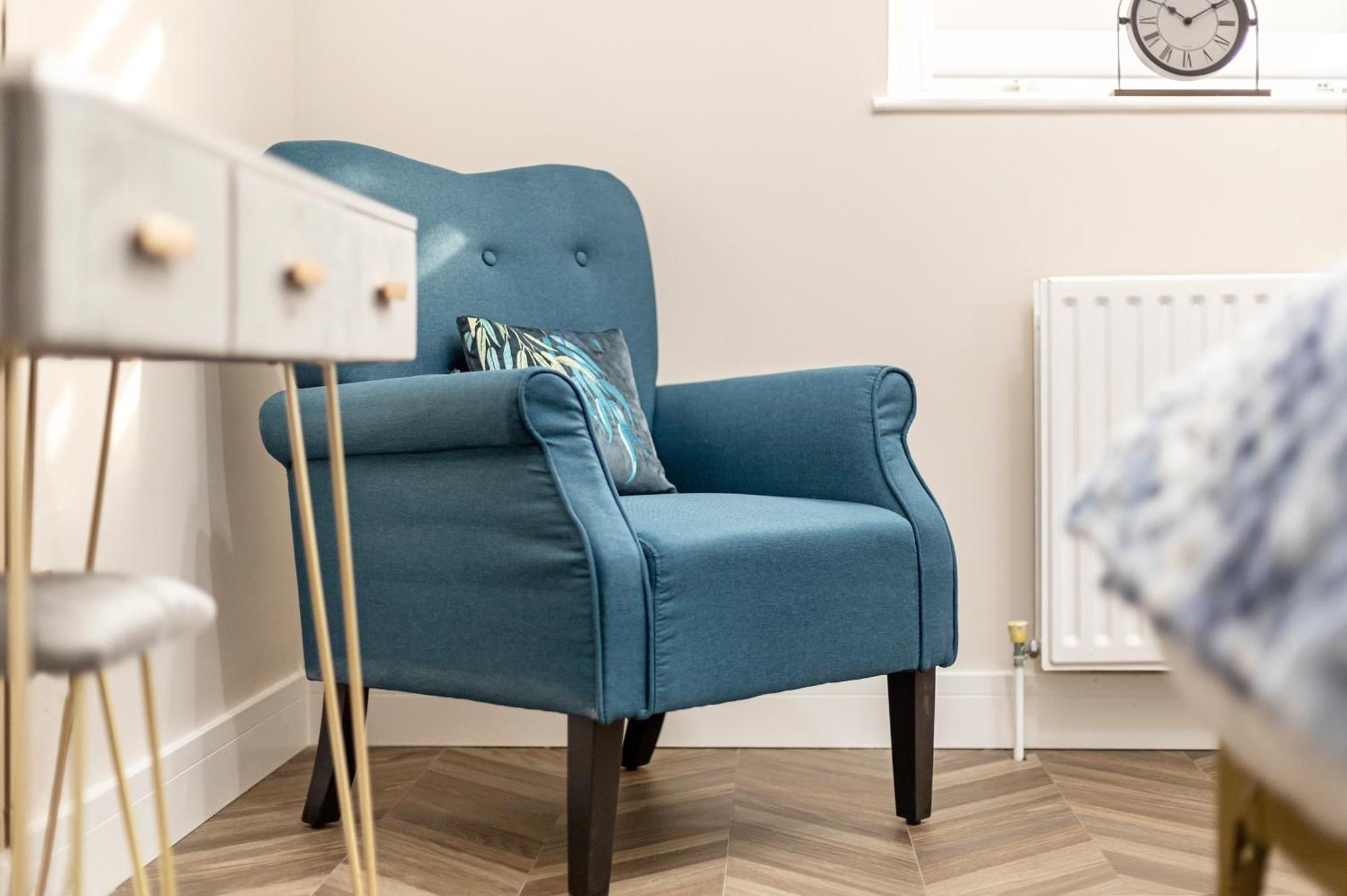 Stylish Gem Next Transport Easy Access Ctr London