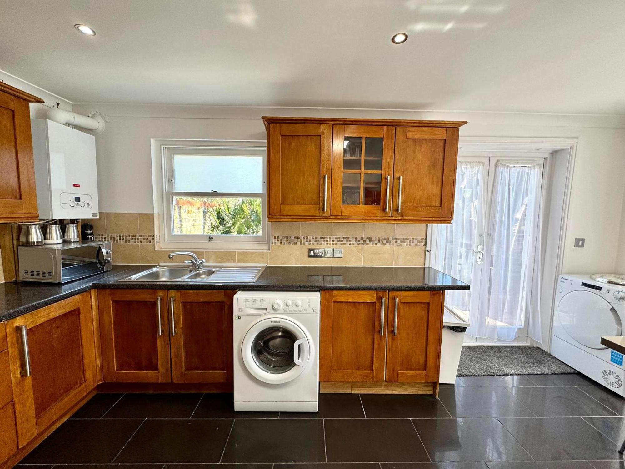Spacious 3-bed With Garden, Private Parking, Smart Tv's, Fast Wi-fi * Londres