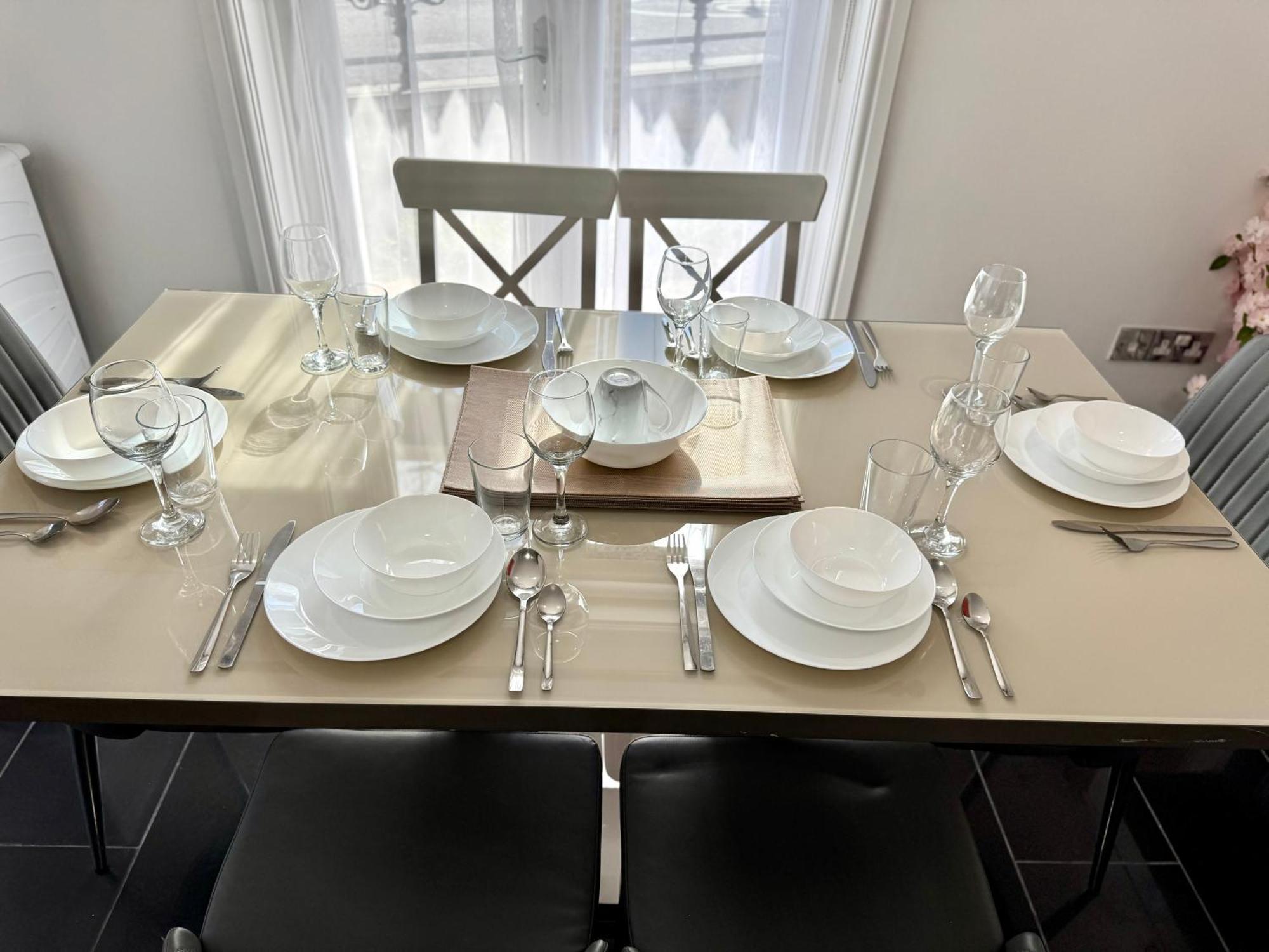 Spacious 3-bed With Garden, Private Parking, Smart Tv's, Fast Wi-fi Casa de férias *