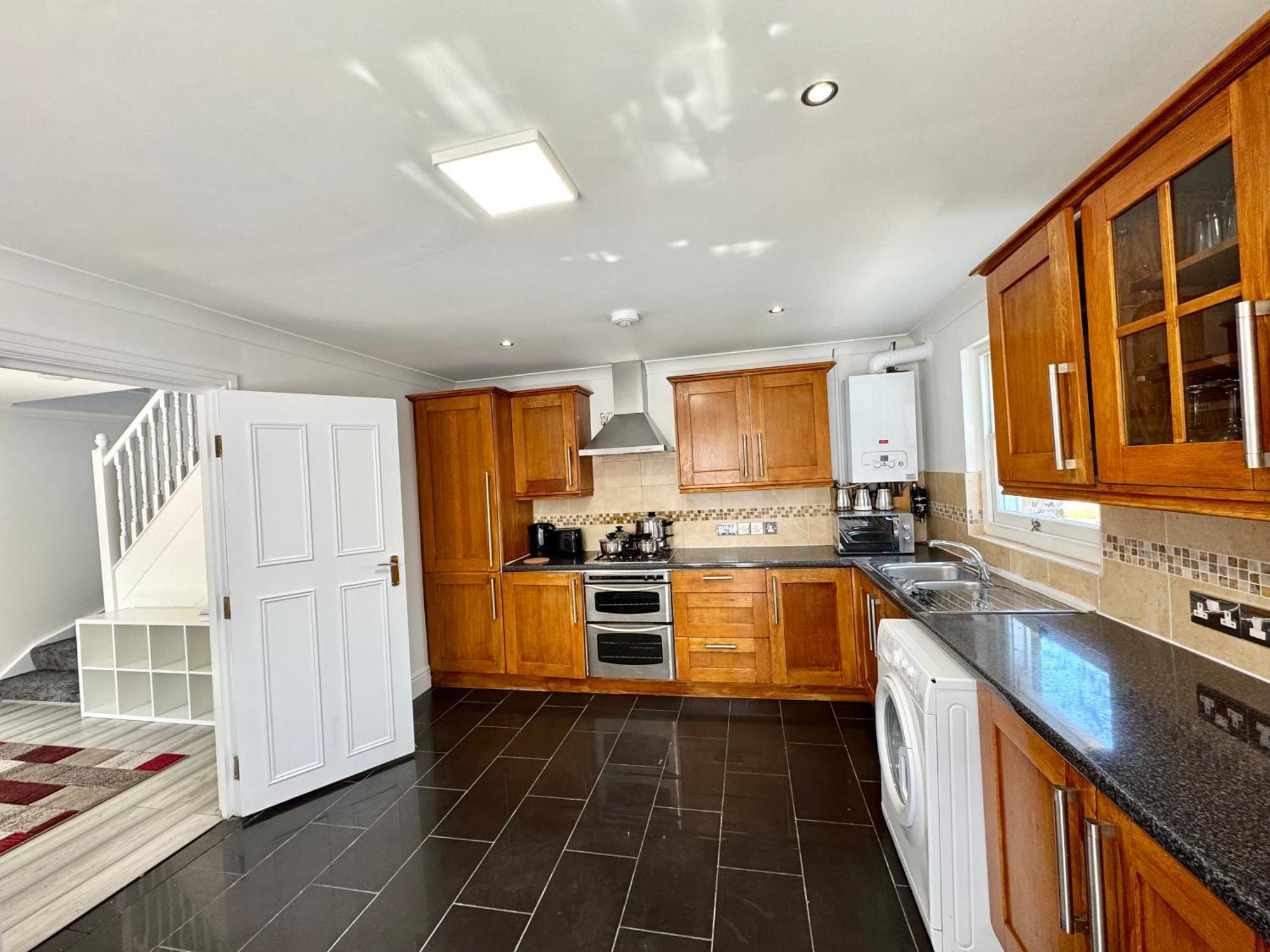 Spacious 3-bed With Garden, Private Parking, Smart Tv's, Fast Wi-fi * Londres