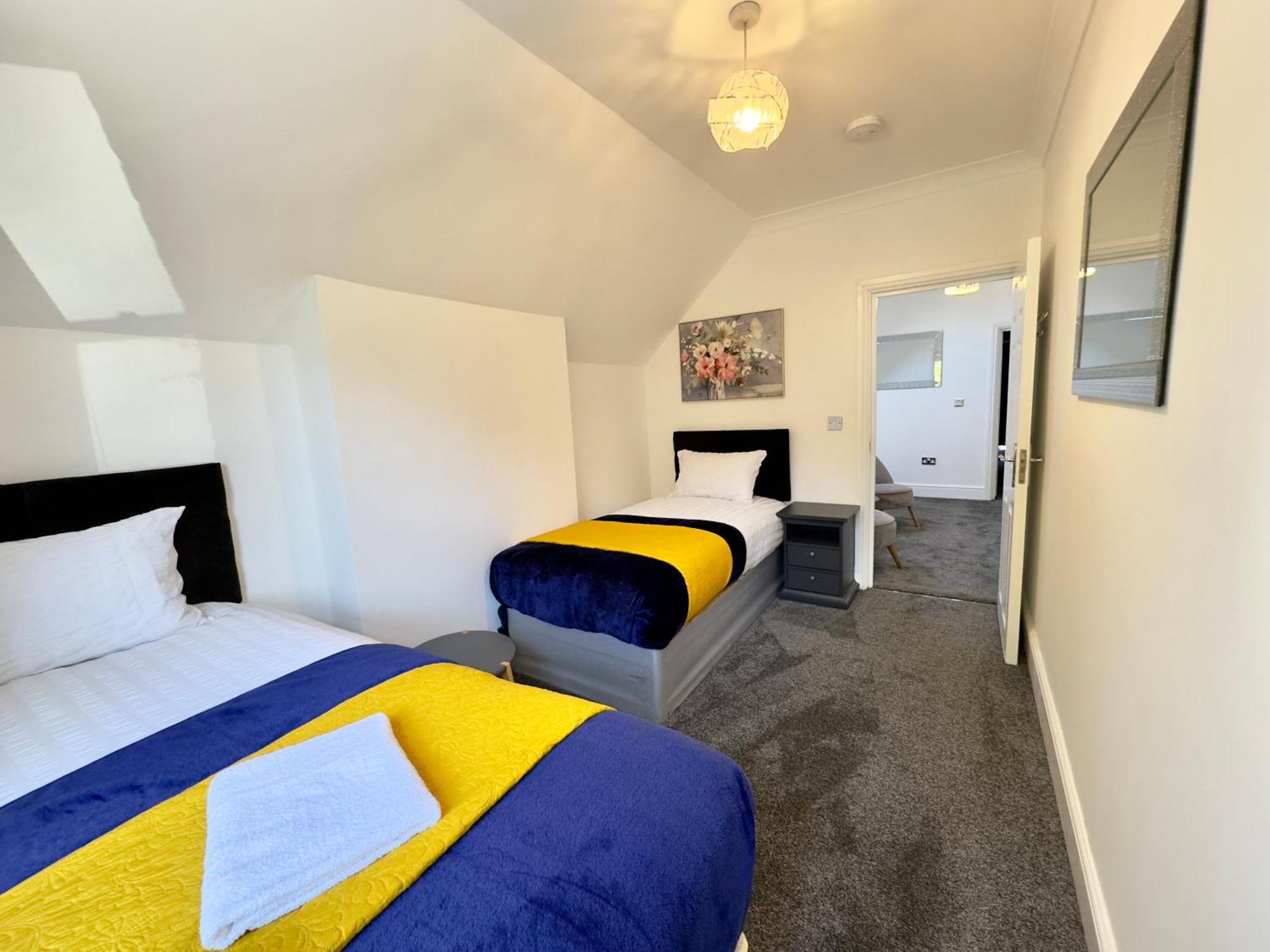 Spacious 3-bed With Garden, Private Parking, Smart Tv's, Fast Wi-fi Casa de férias Londres