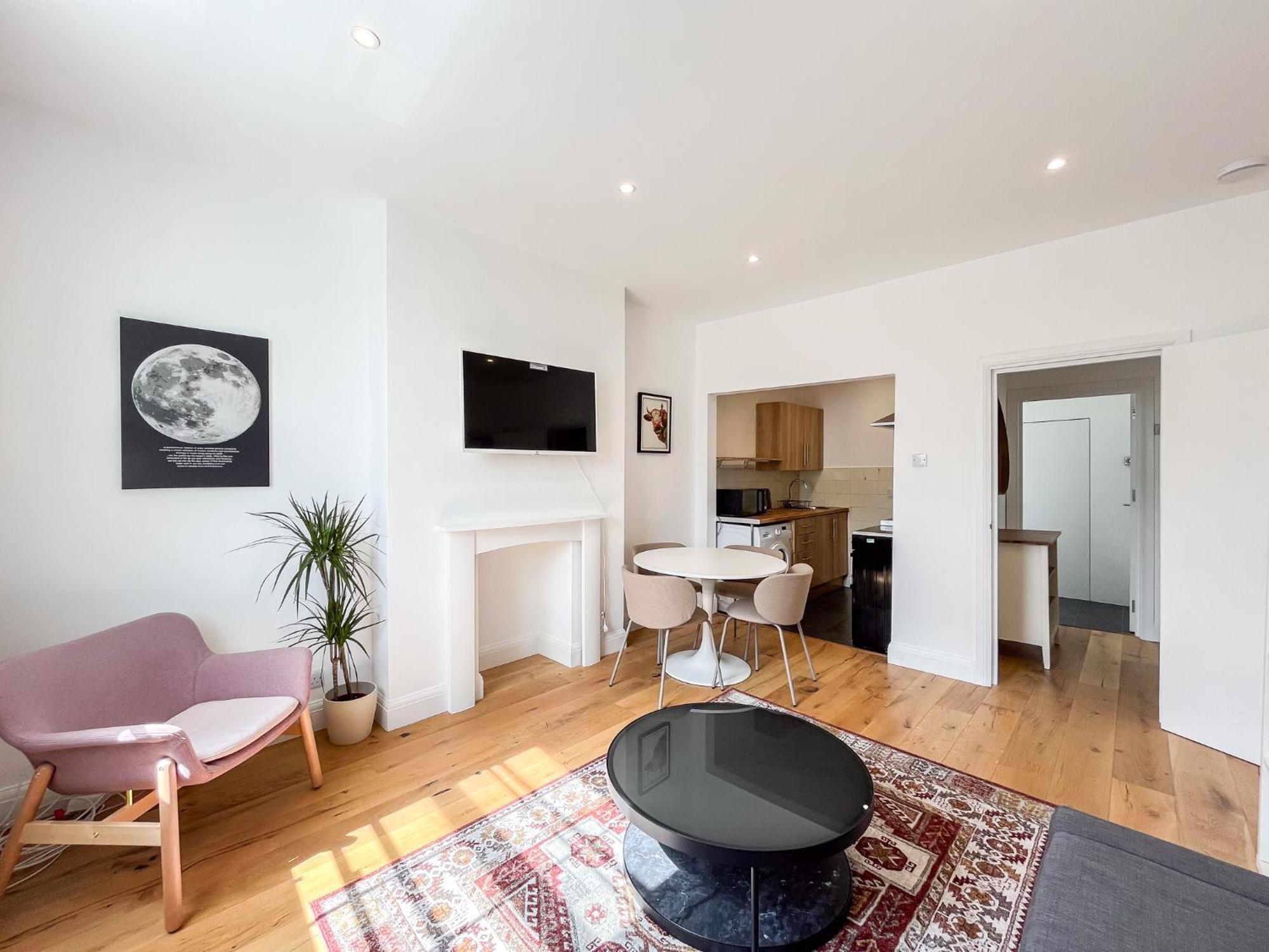 Spacious Camden D2 Apartment *