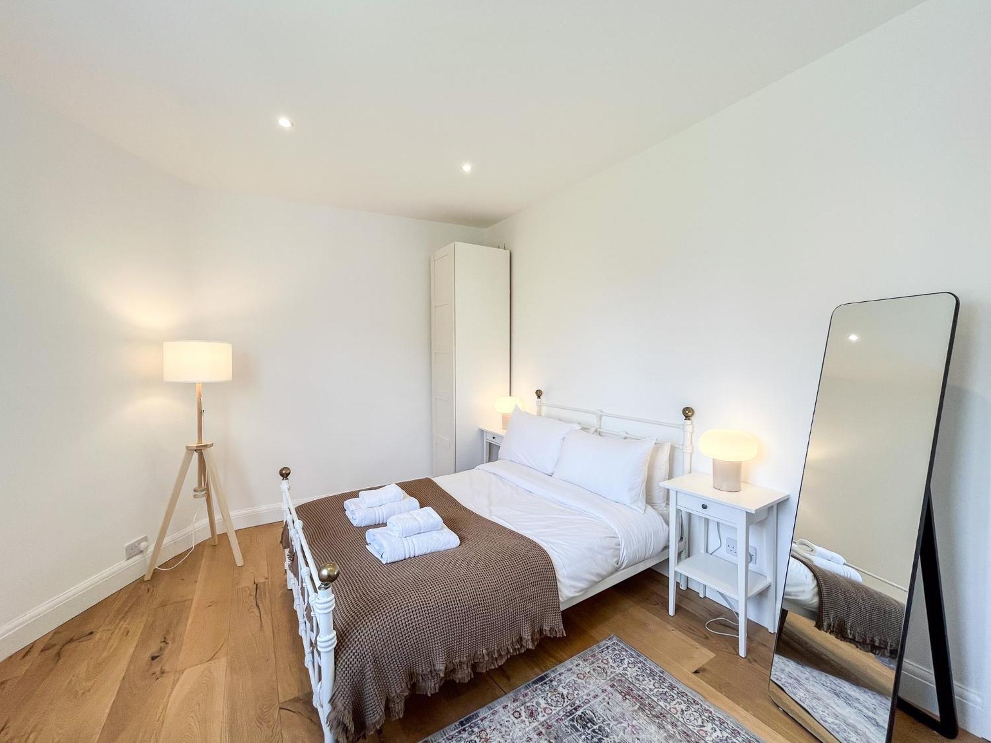 Spacious Camden D2 *
