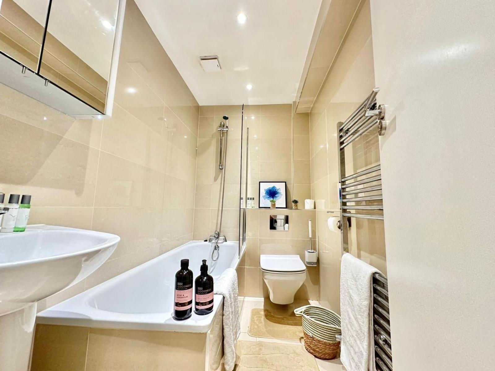 Park Lane Beautiful Apartment