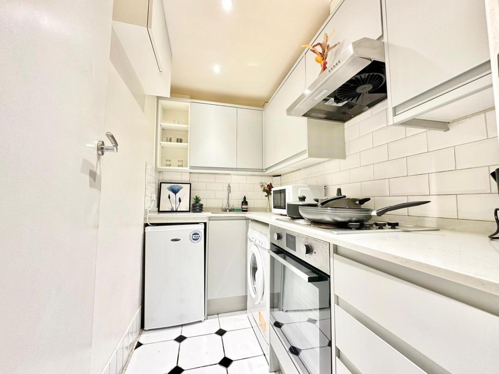 Park Lane Beautiful Apartment