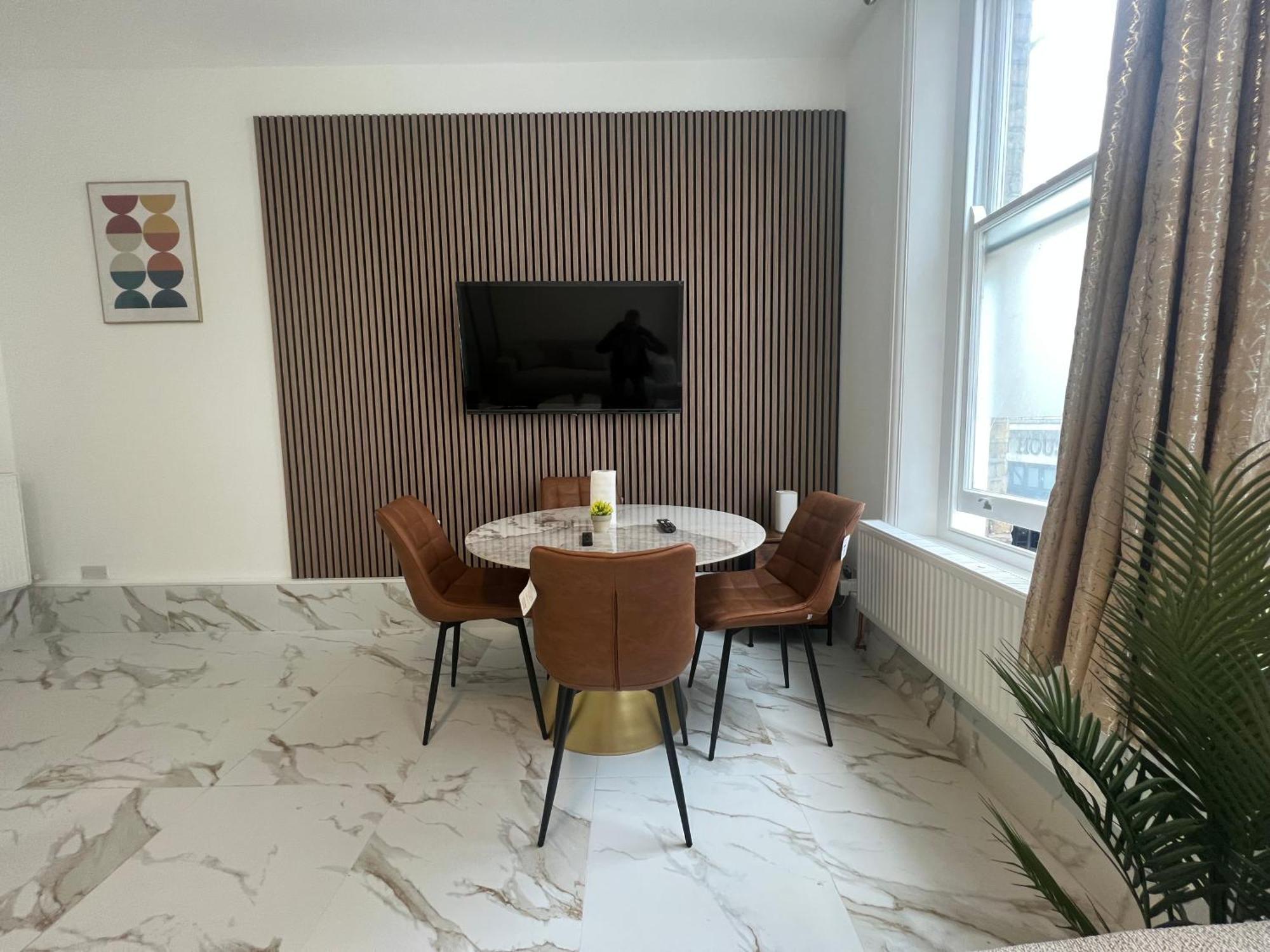 Stylish And Modern In Vibrant Soho Unbeatable Location Wdg Londres