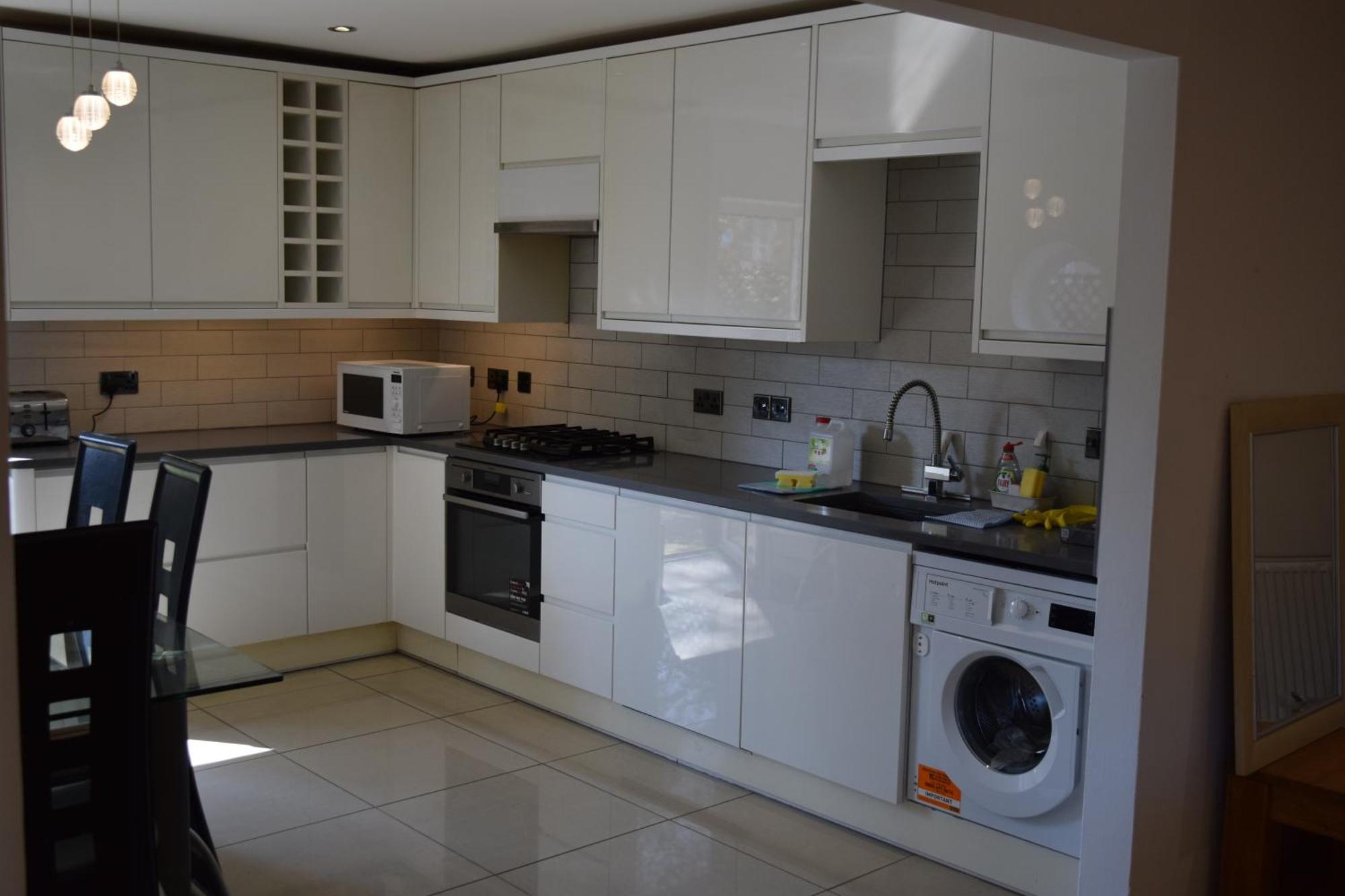Apartamento Stratford - Spacious 2 Bed Flat With Secured Parking & Private Garden