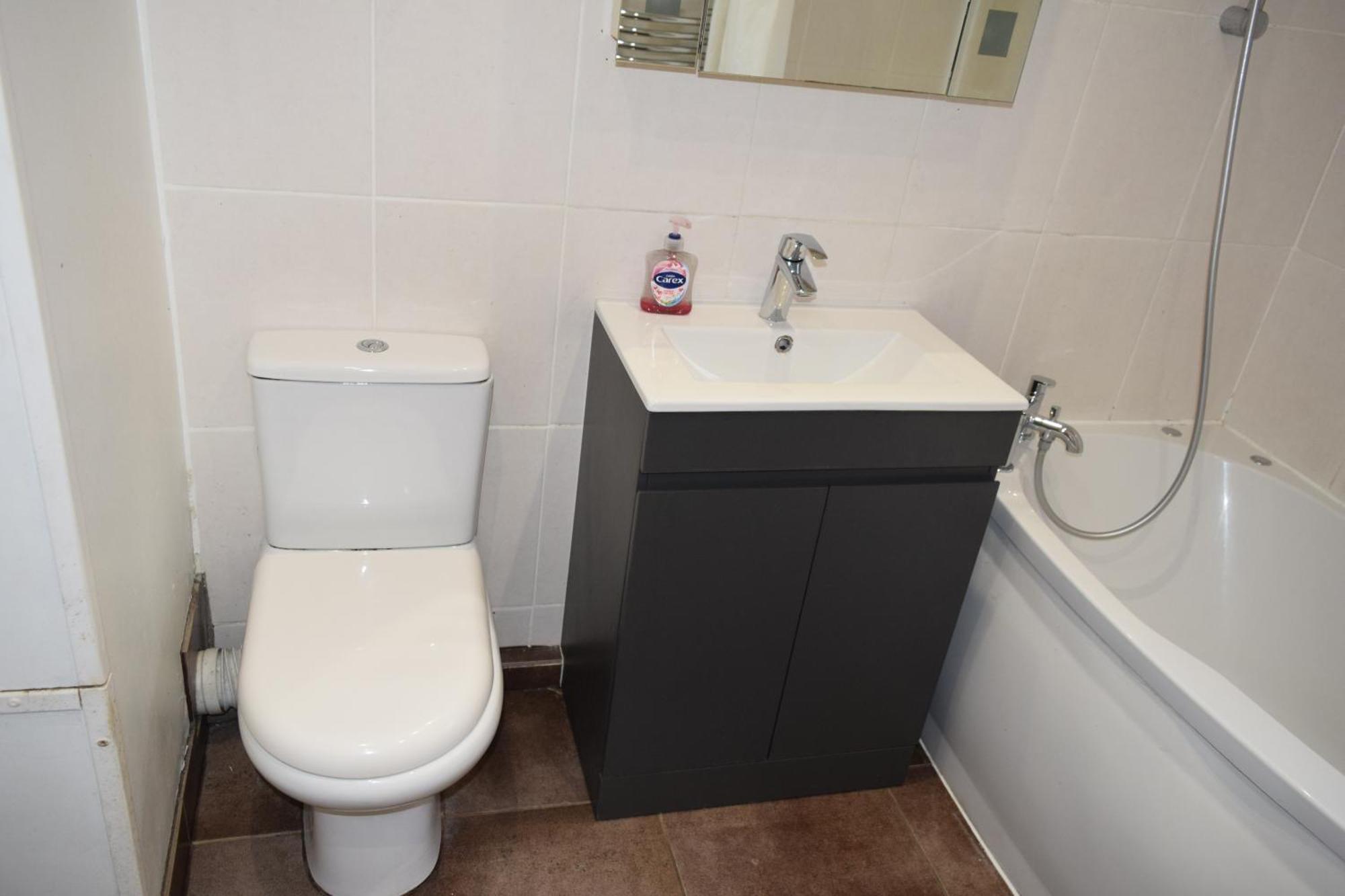 Stratford - Spacious 2 Bed Flat With Secured Parking & Private Garden Apartamento
