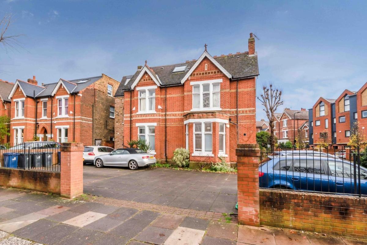 Huge Family2 Bed Sleeps 6 Ppl Acton Park Chiswick Apartment *