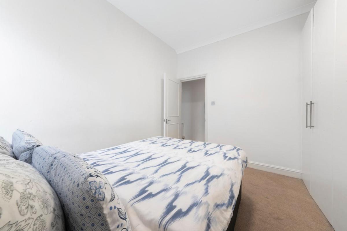 Huge Family2 Bed Sleeps 6 Ppl Acton Park Chiswick Apartment *