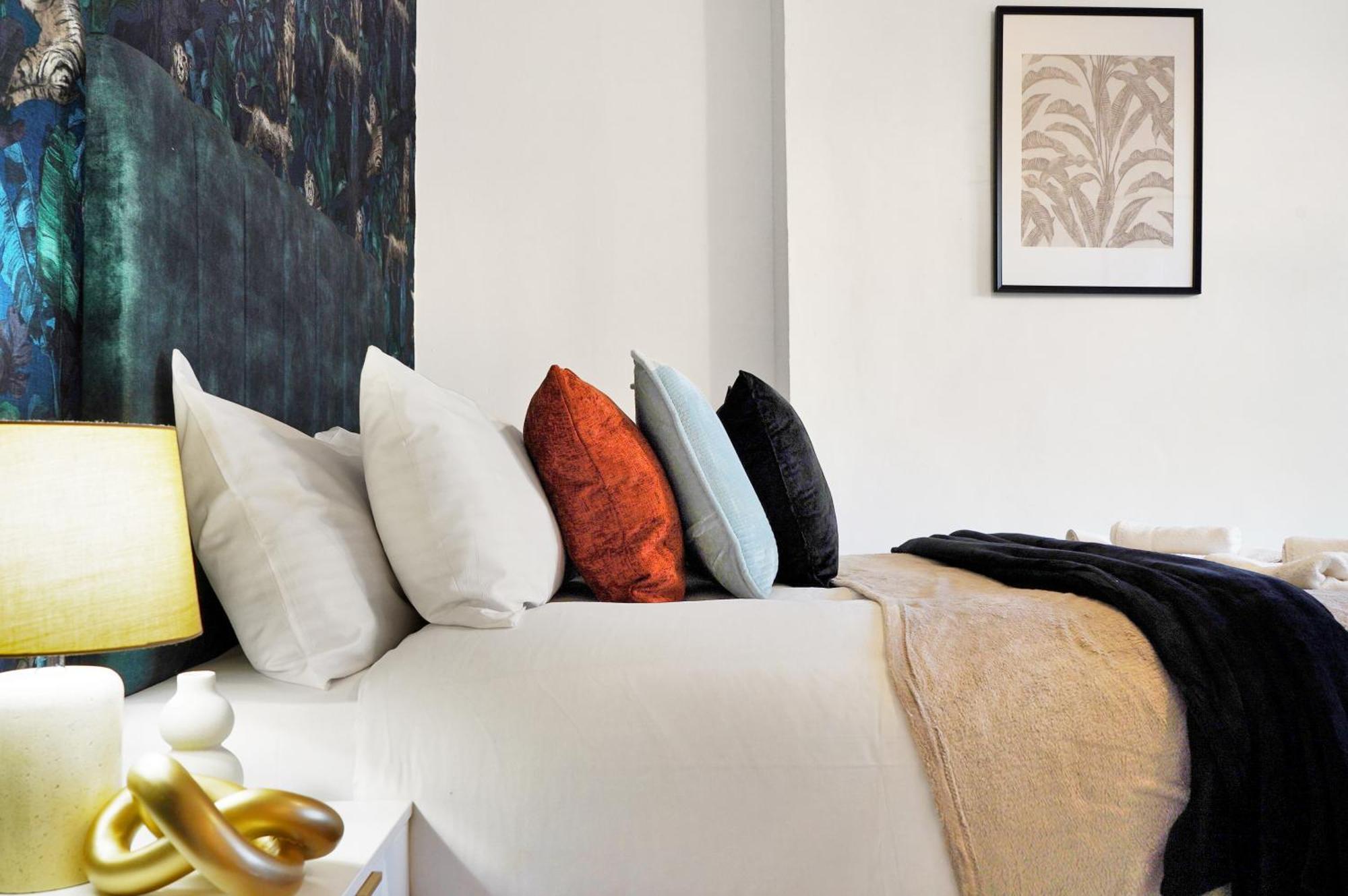 Holiday home Sleek And Stylish House In Wembley - Sleeps 14 London