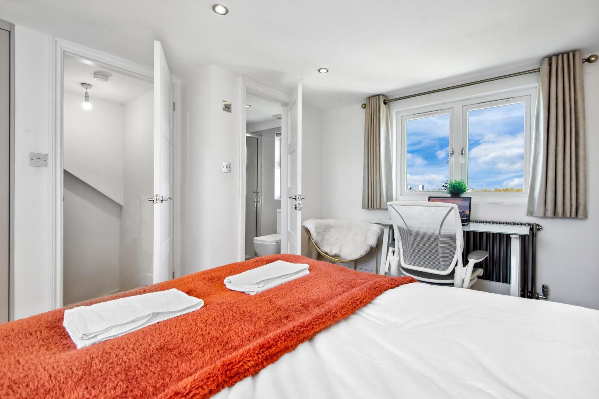 Lea Bridge Apartment