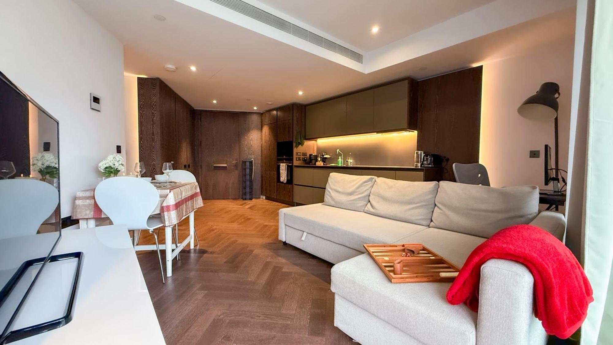 Apartment Luxury Steps From Battersea Power St And Close To Victoria & Chelsea