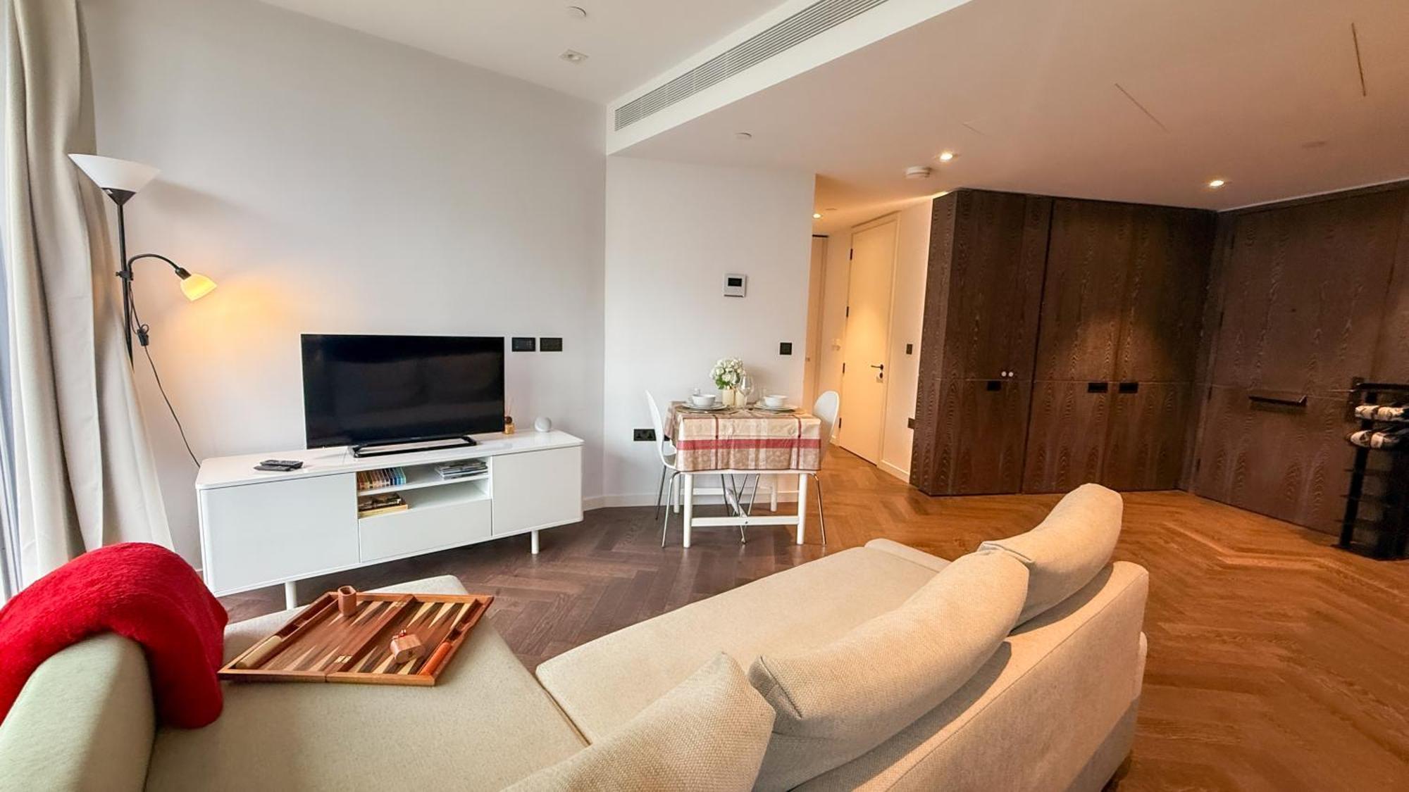 Apartment Luxury Steps From Battersea Power St And Close To Victoria & Chelsea London