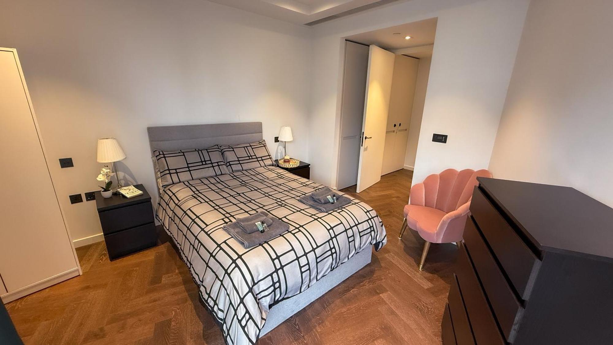 Luxury Steps From Battersea Power St And Close To Victoria & Chelsea * London
