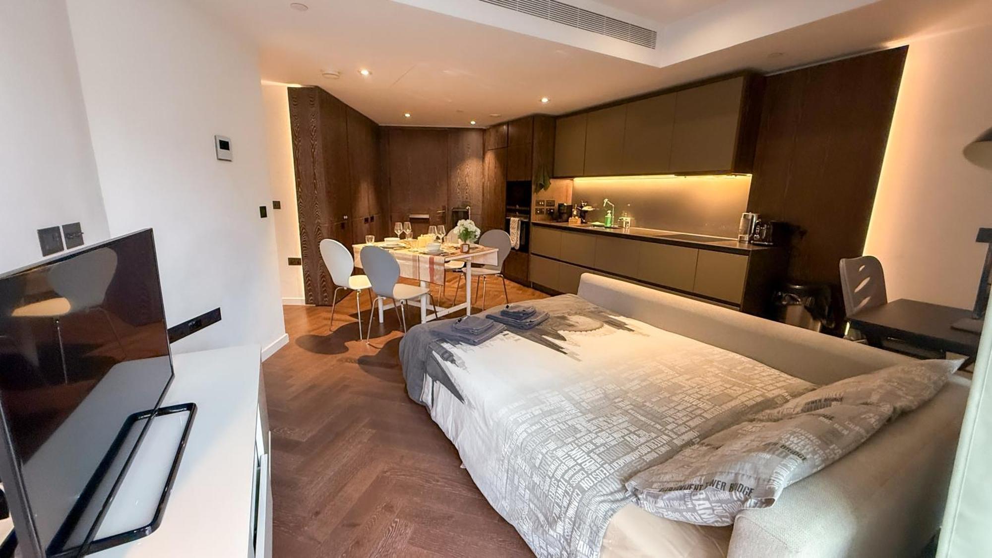 Luxury Steps From Battersea Power St And Close To Victoria & Chelsea * London