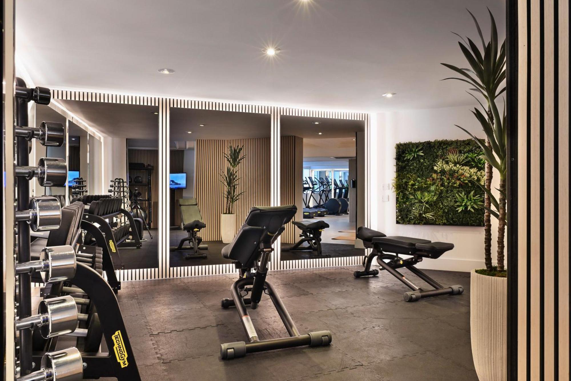 Melia White House Aparthotel 4*