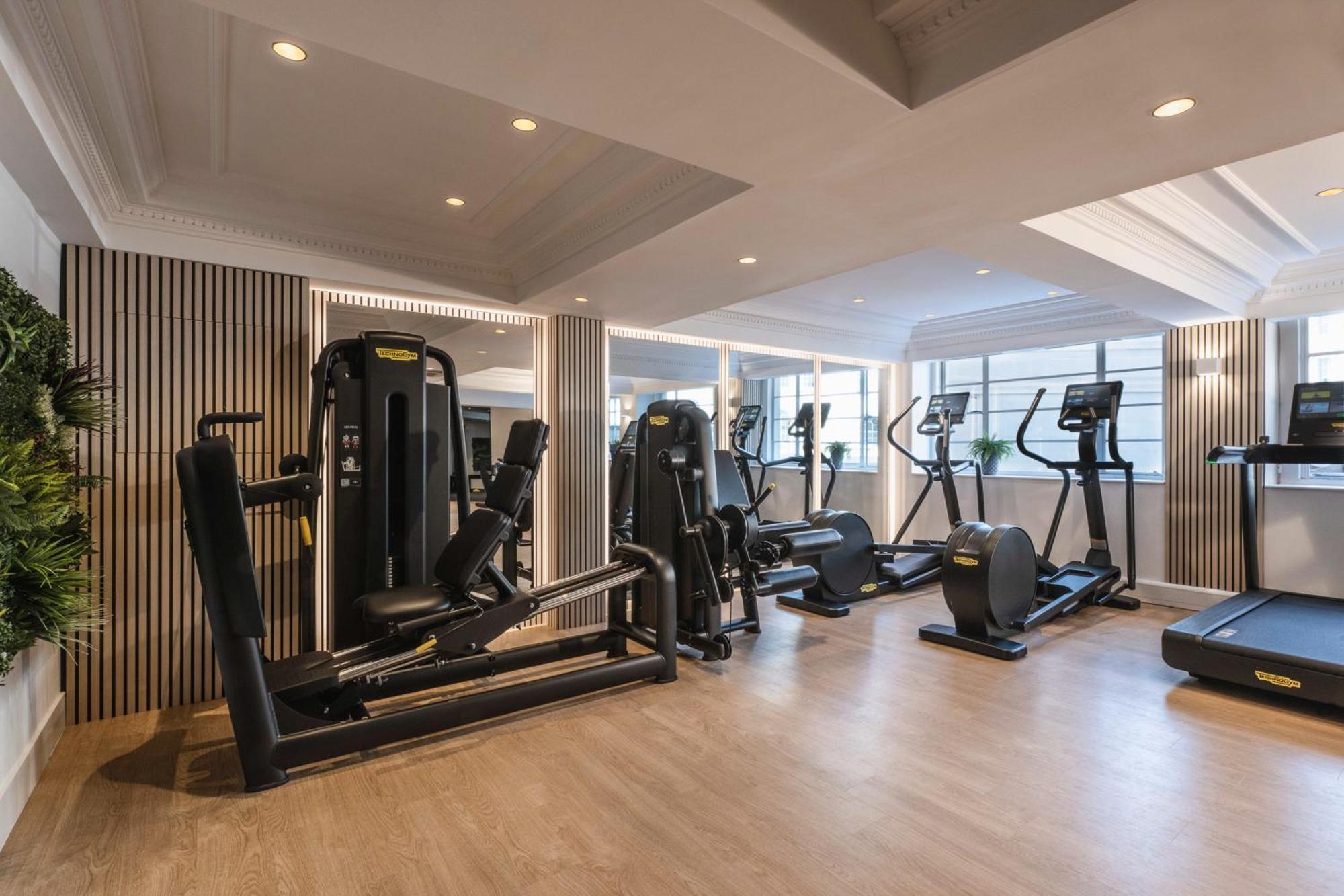Aparthotel Melia White House 4*